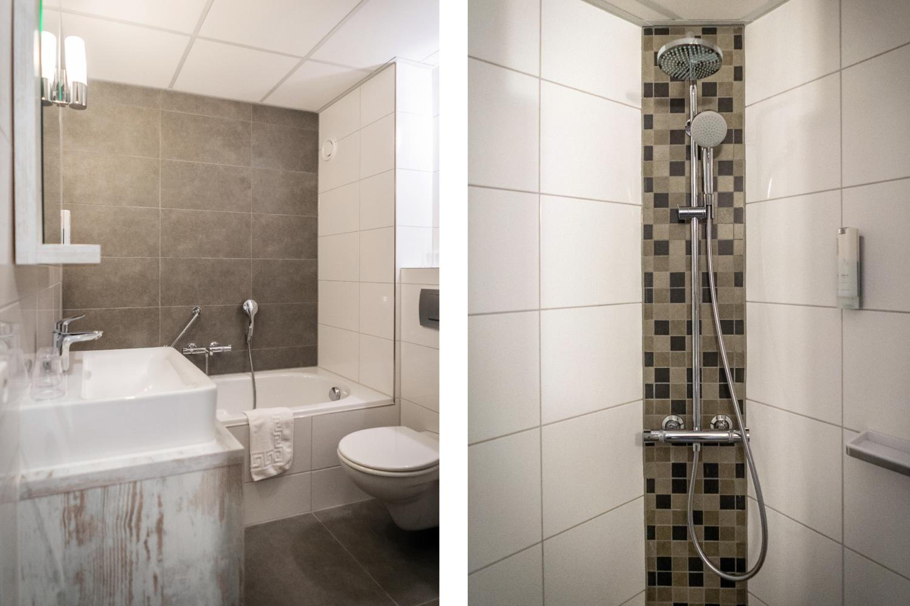 Double Room with Bath - Photo 4