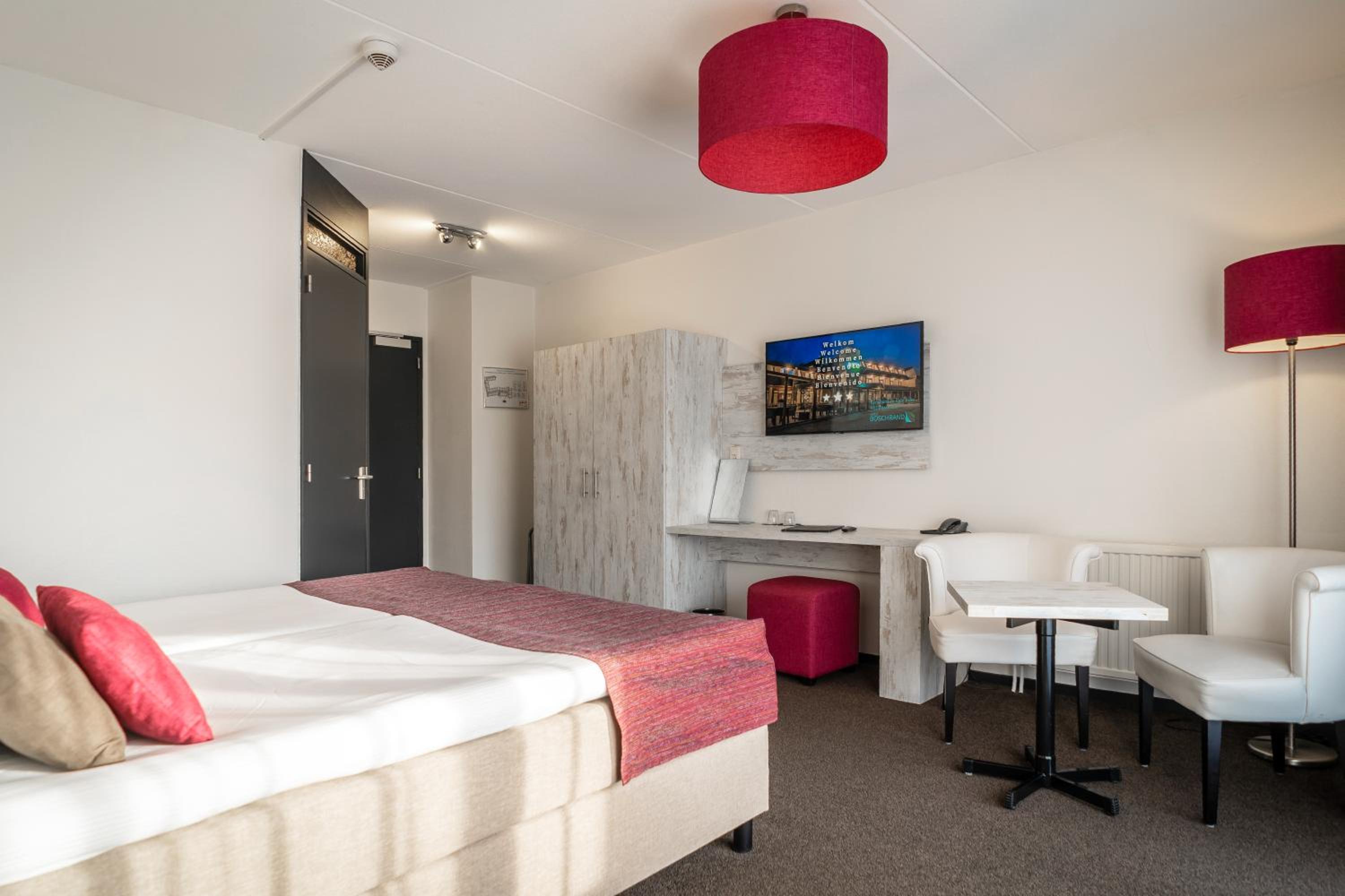 Double Room with Bath - Photo 2
