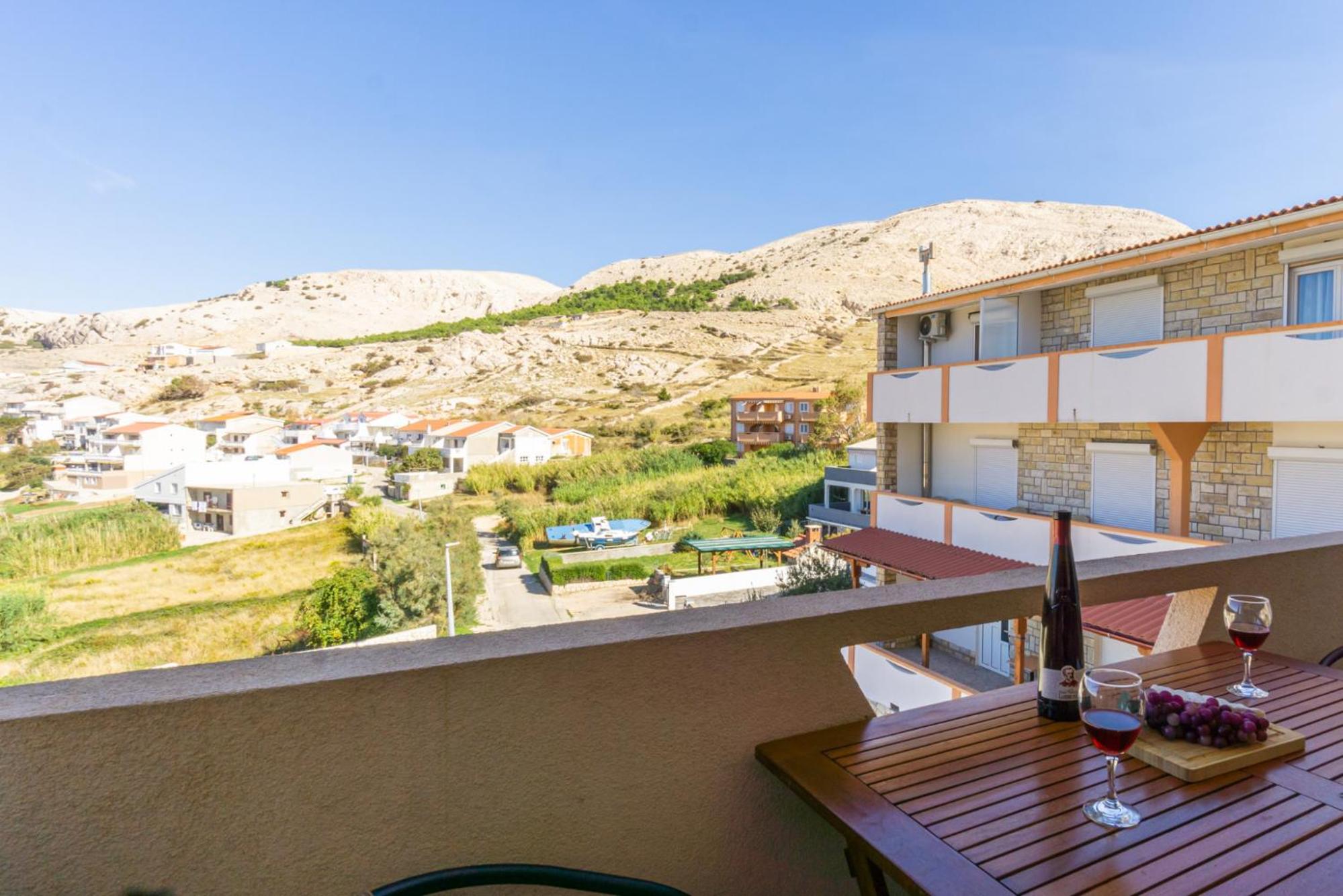 Apartment with Balcony photo 3