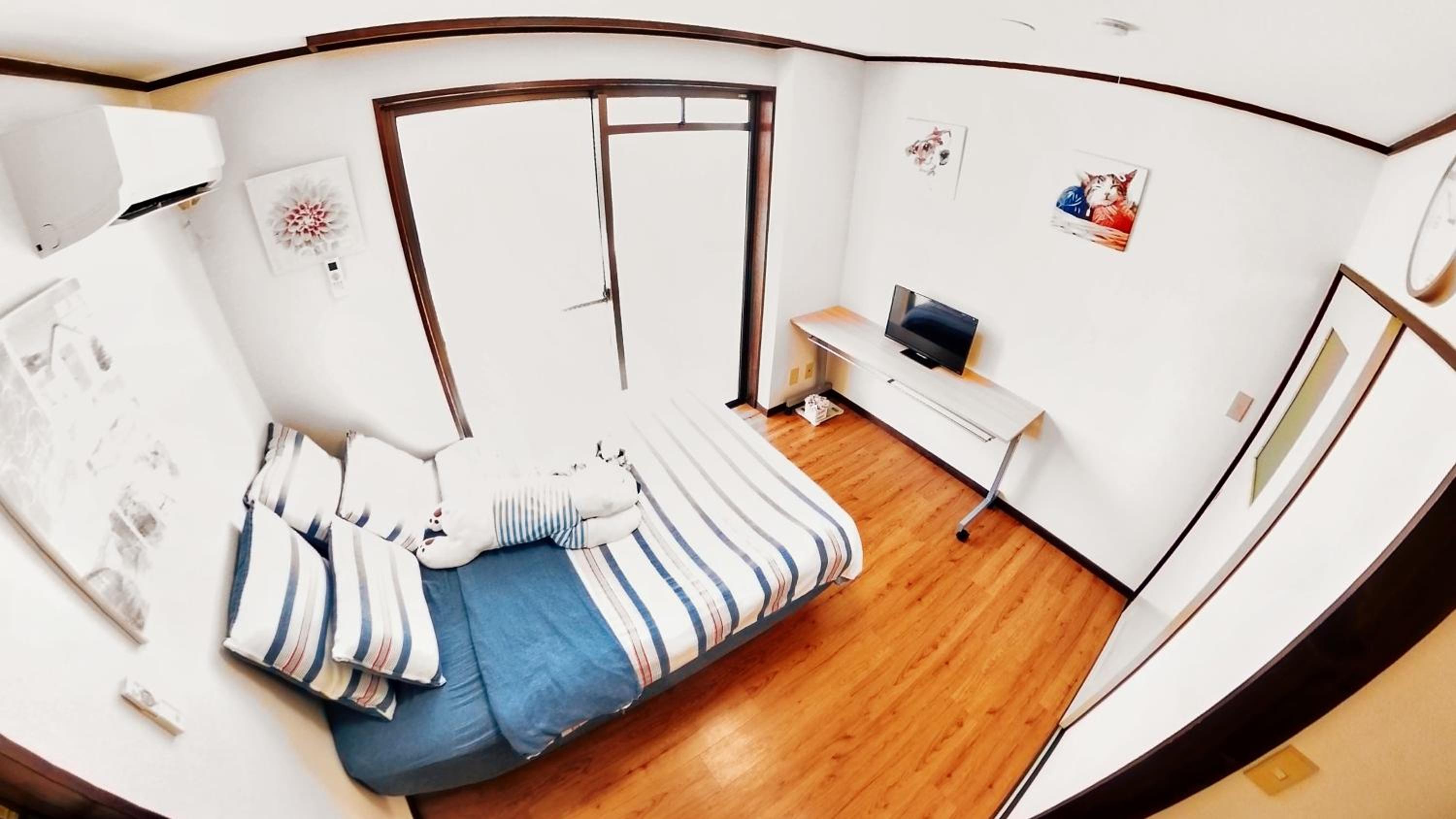 One-Bedroom Apartment photo 2
