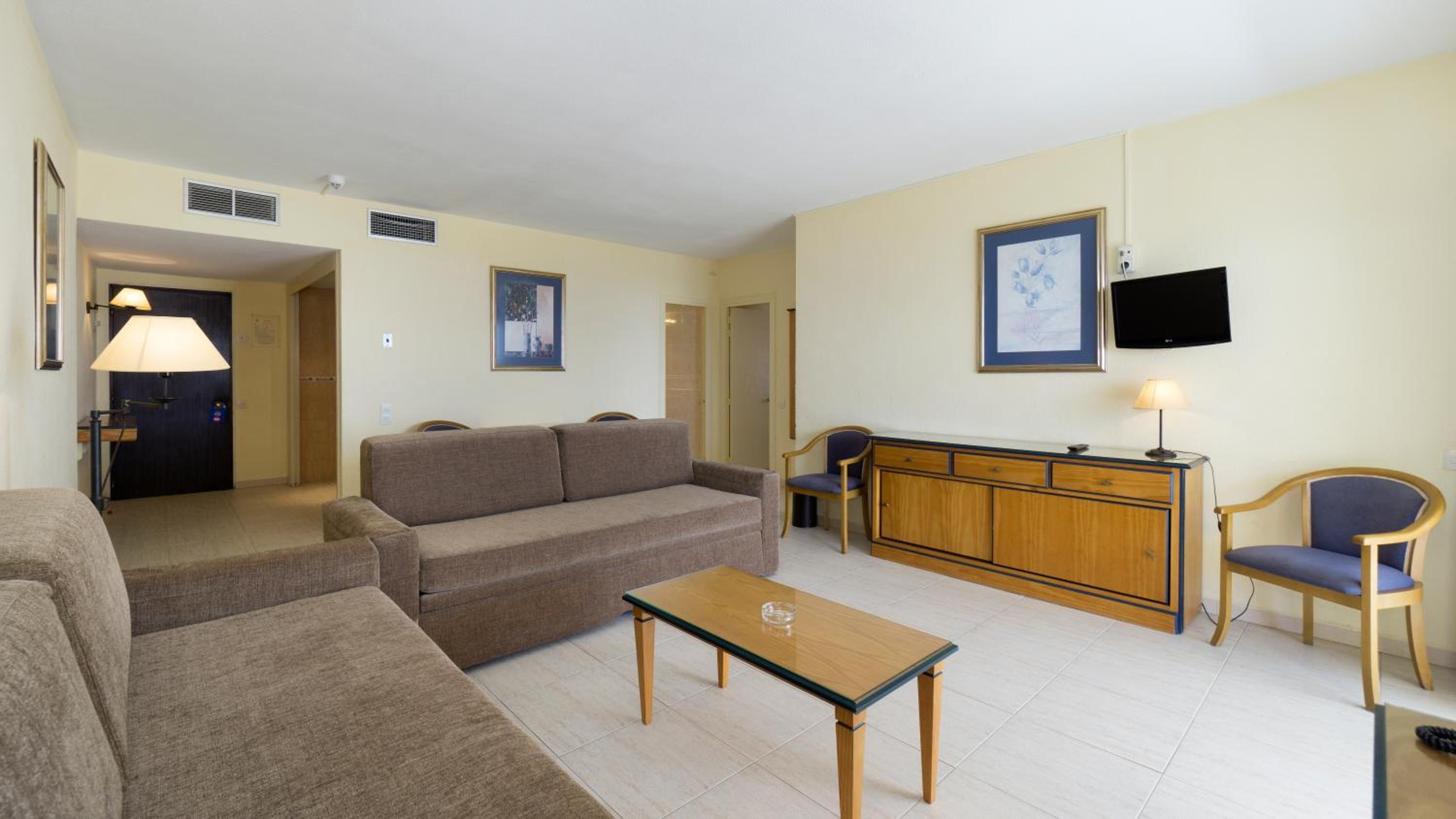 Two-Bedroom Apartment with Sea View (2-6 Adults) photo 3