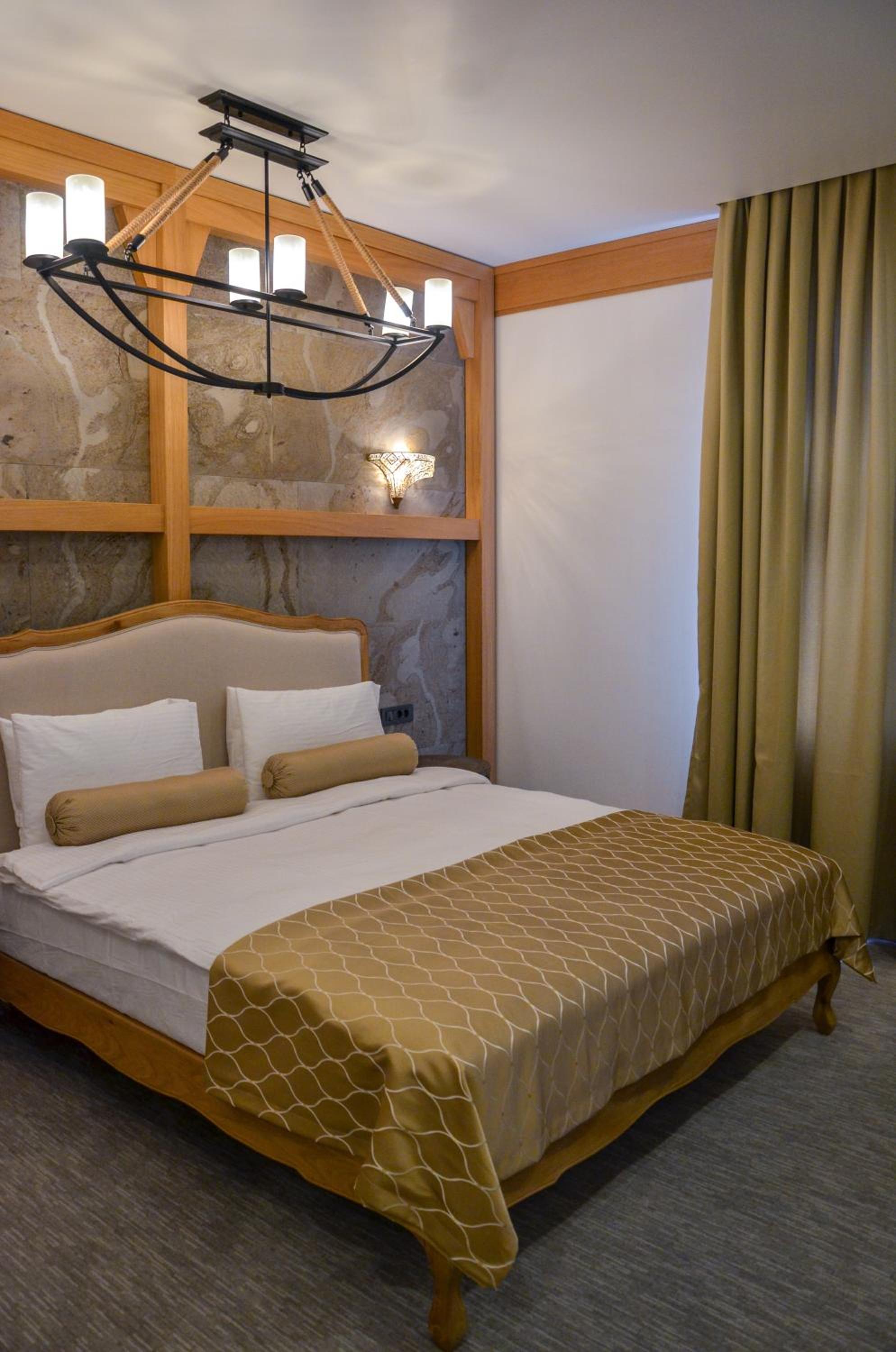 Standard Double Room - Photo 8