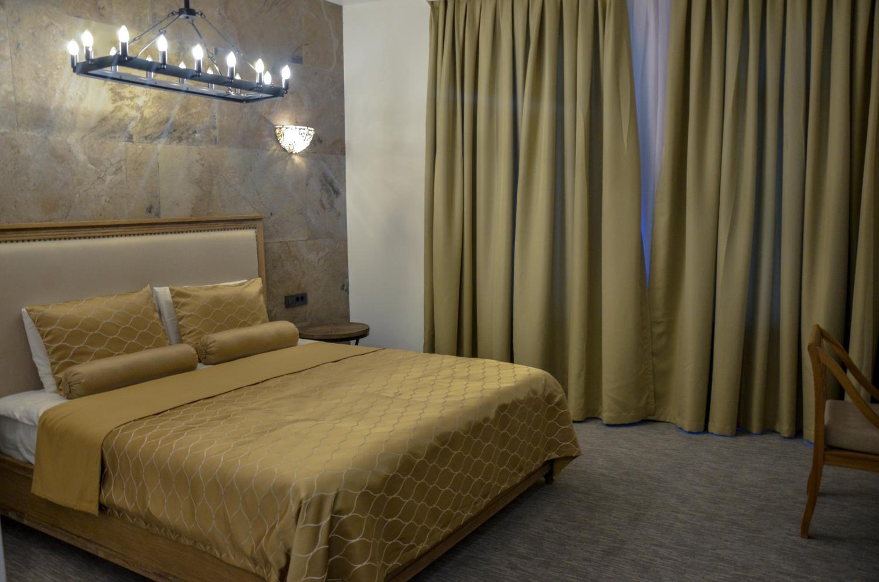 Standard Double Room - Photo 9
