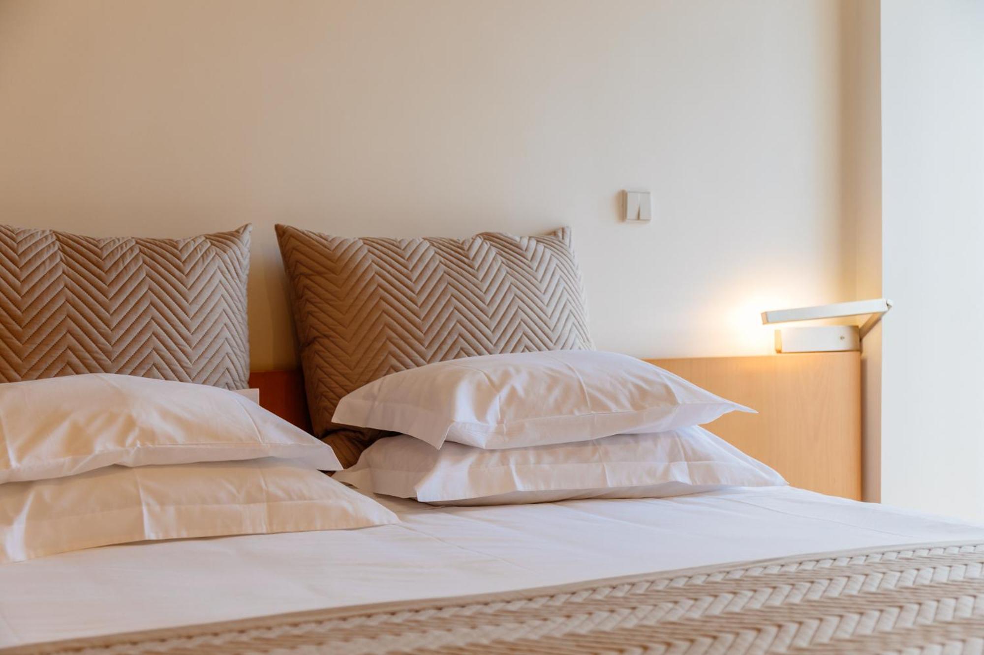 Double or Twin Room with Golf View - Photo 1