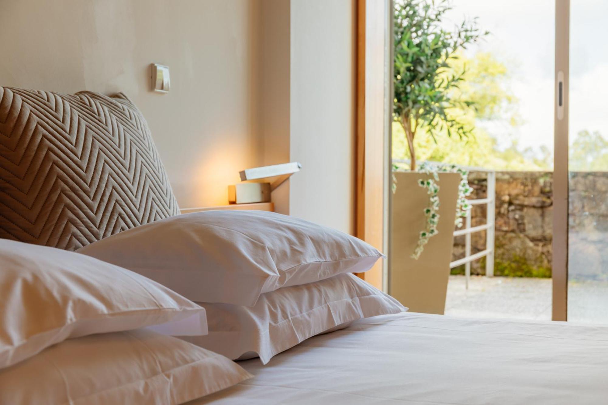 Double or Twin Room Terrace with Golf View - Photo 5