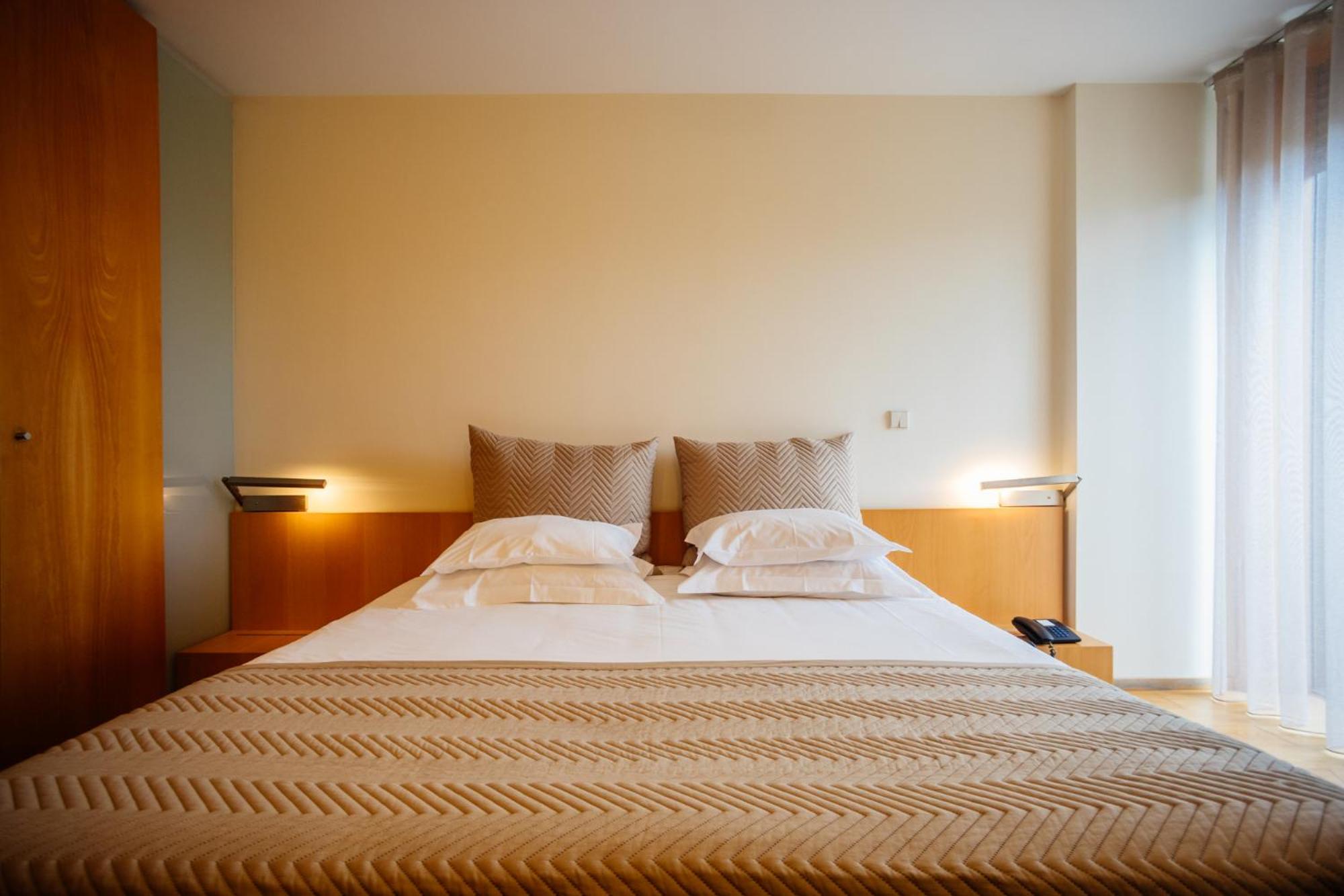 Double or Twin Room with Garden View - Photo 1