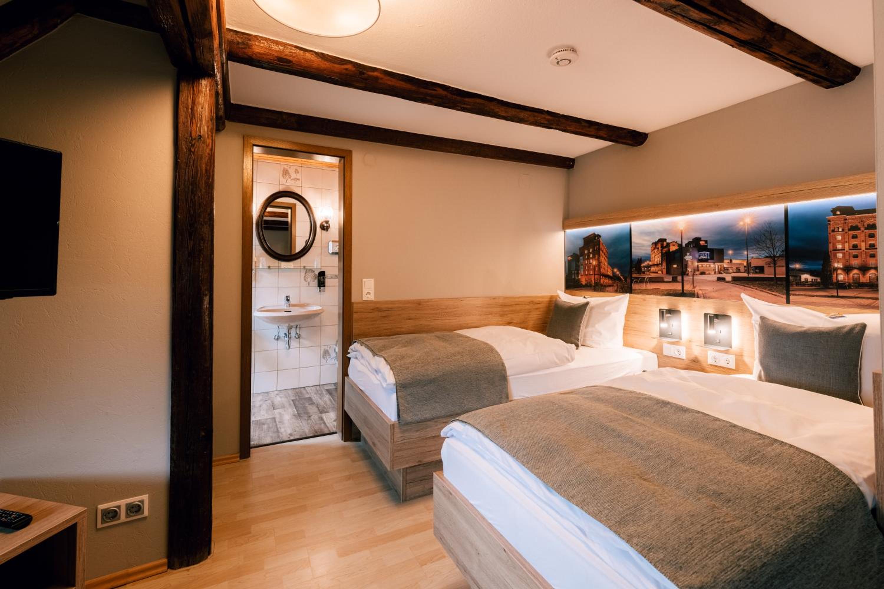 Standard Twin Room photo 3