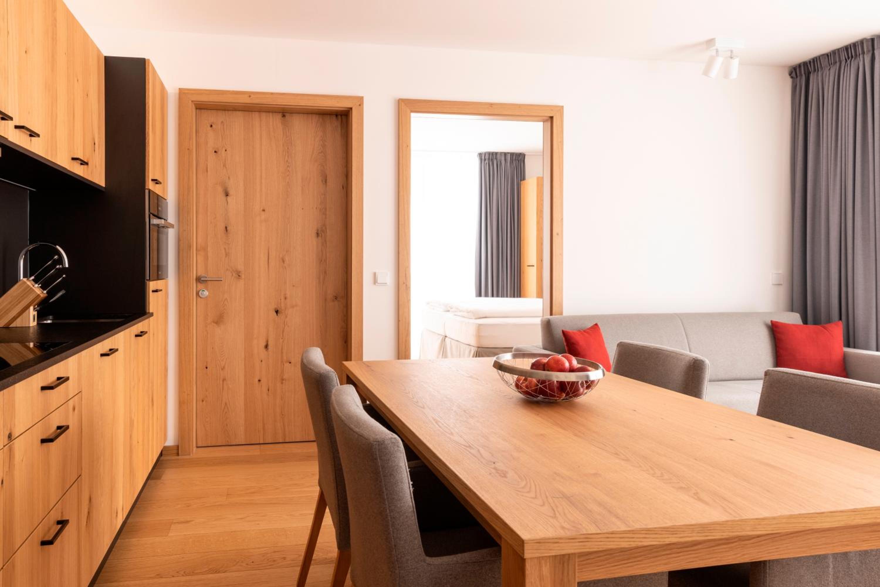 Deluxe Two-Bedroom Apartment with Balcony or Terrace - Photo 3