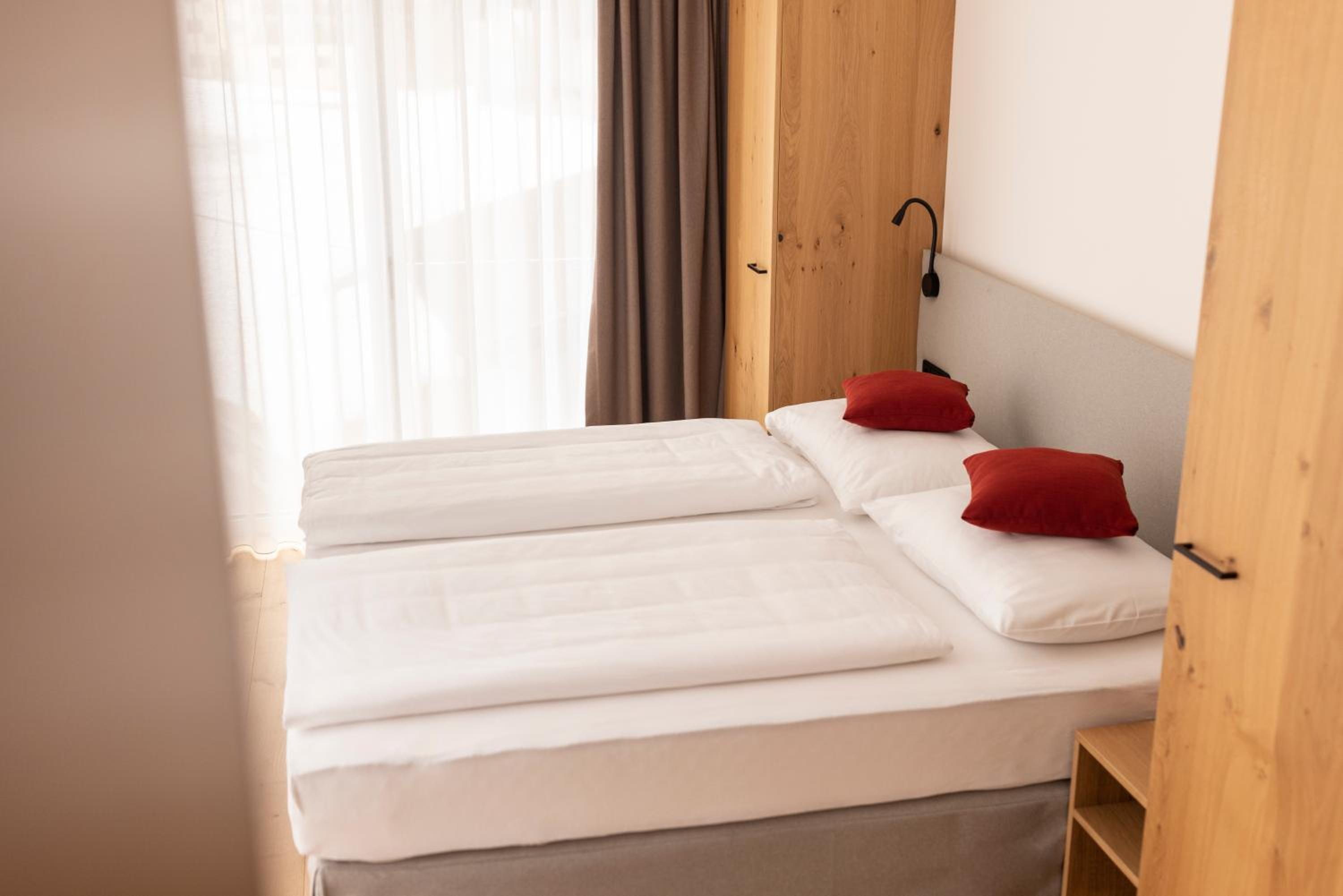 Deluxe Two-Bedroom Apartment with Balcony or Terrace - Photo 1