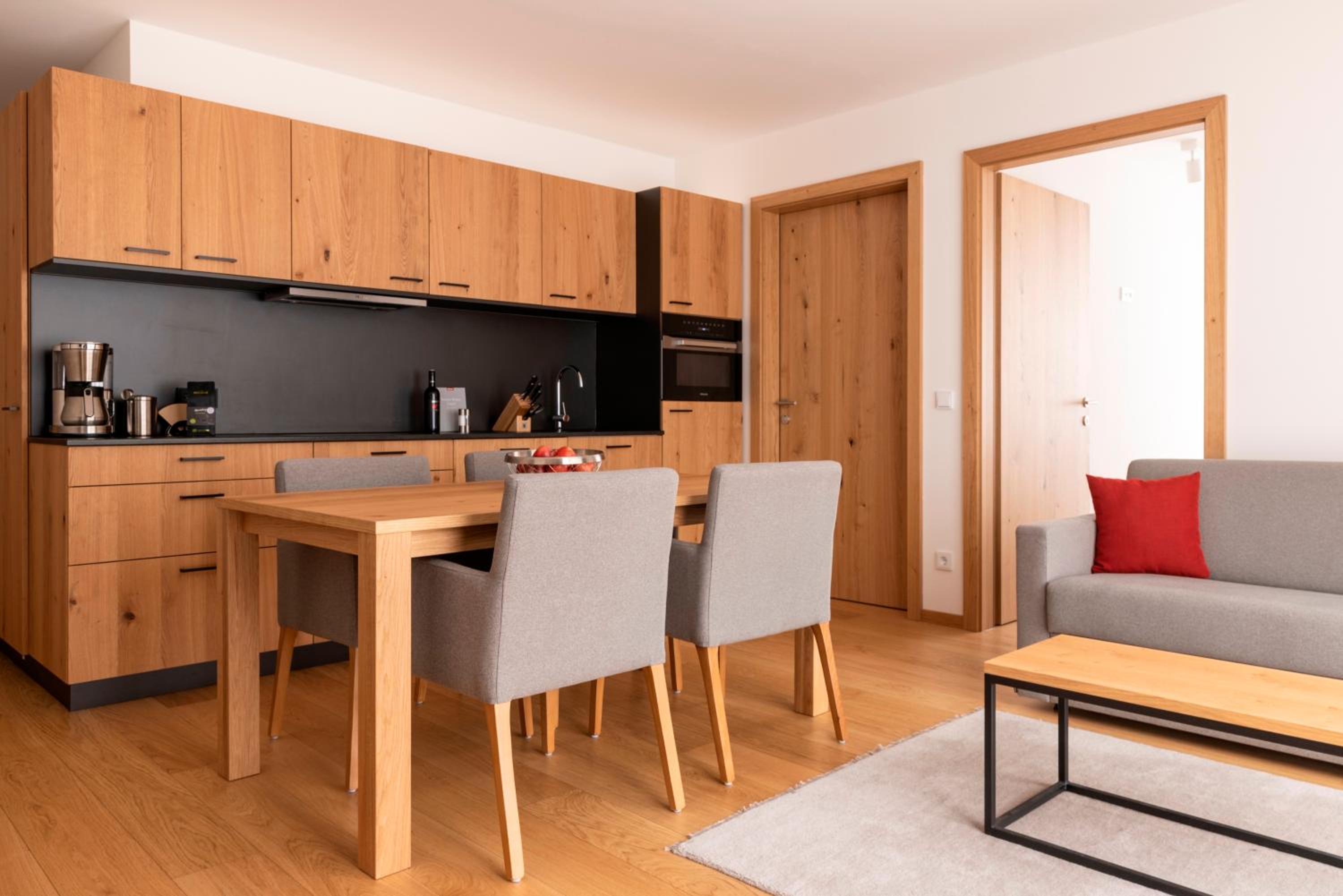 Two-Bedroom Penthouse Apartment with Terrace and Mountain View - Photo 4