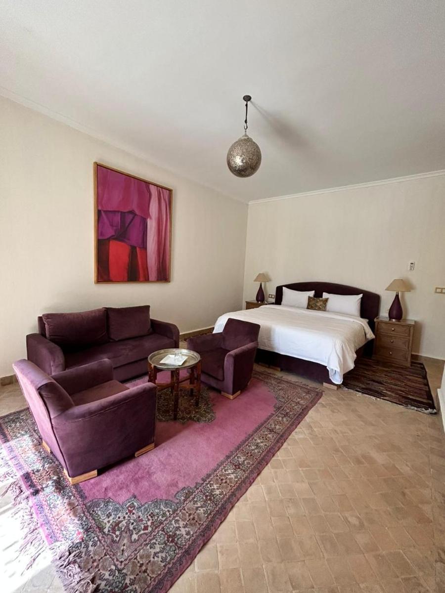 Executive Suite - Photo 2