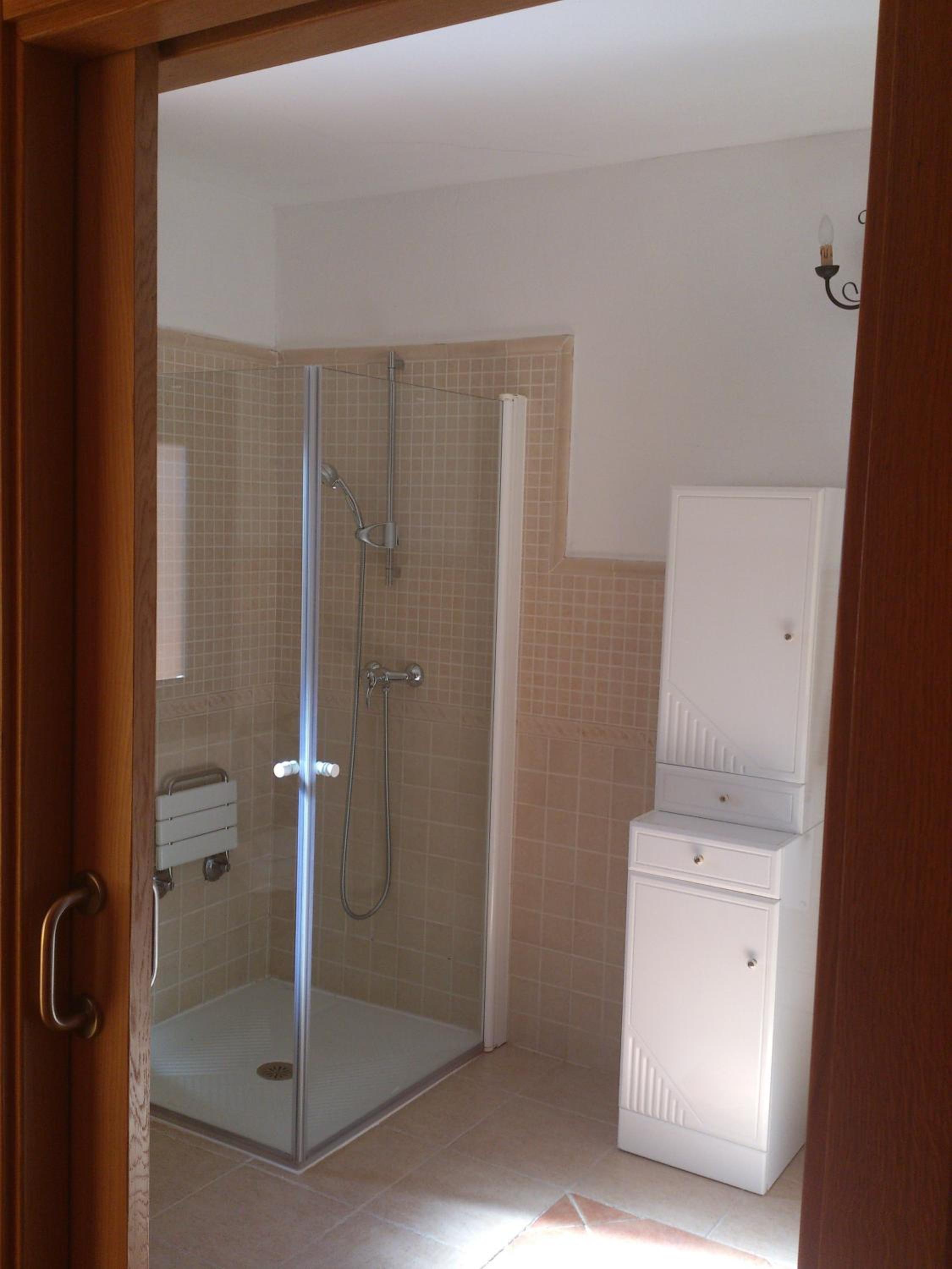 Twin Room - Disability Access photo 3