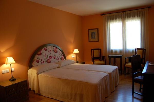 Twin Room - Disability Access photo 2