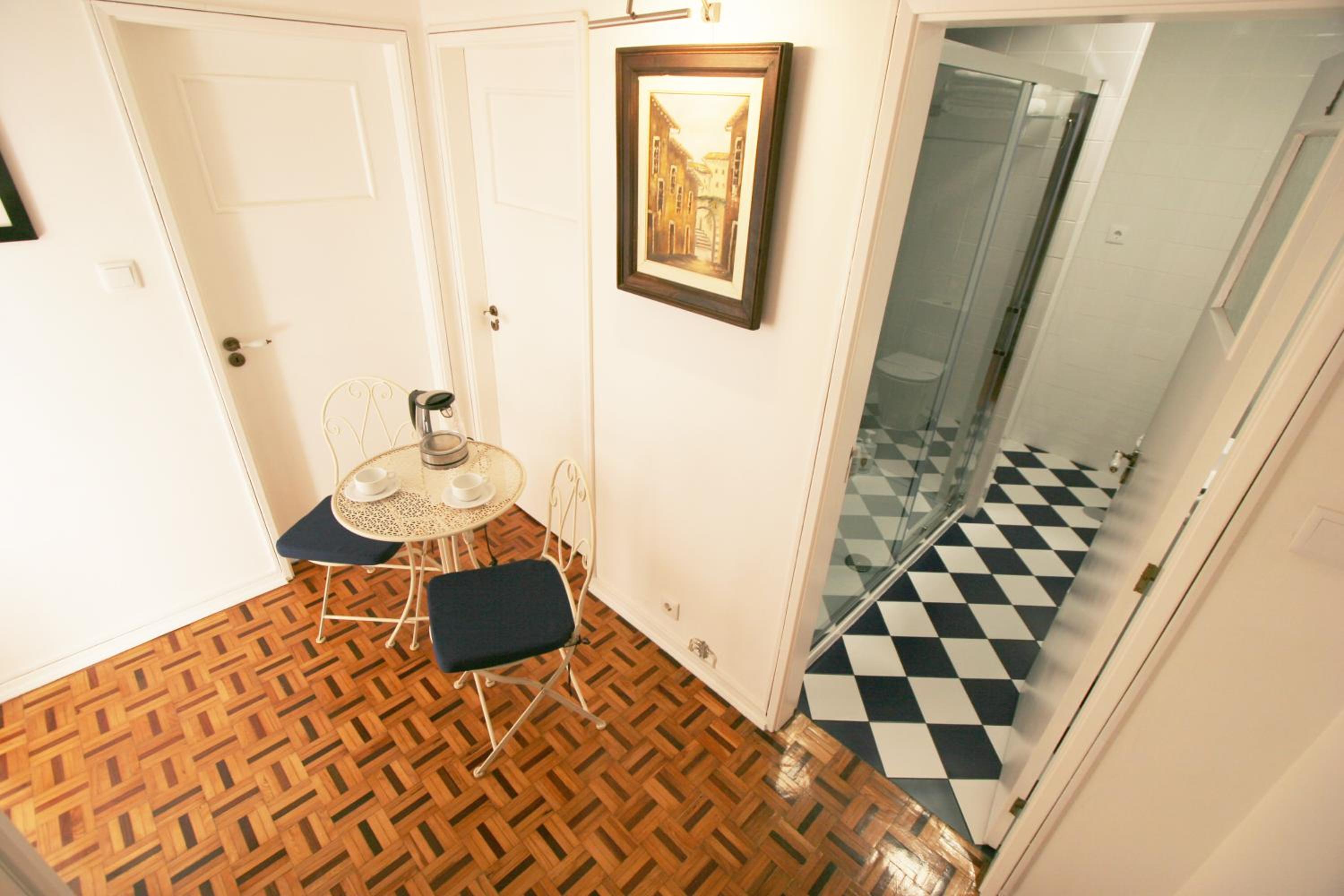 Double Room with Private Bathroom - Photo 4