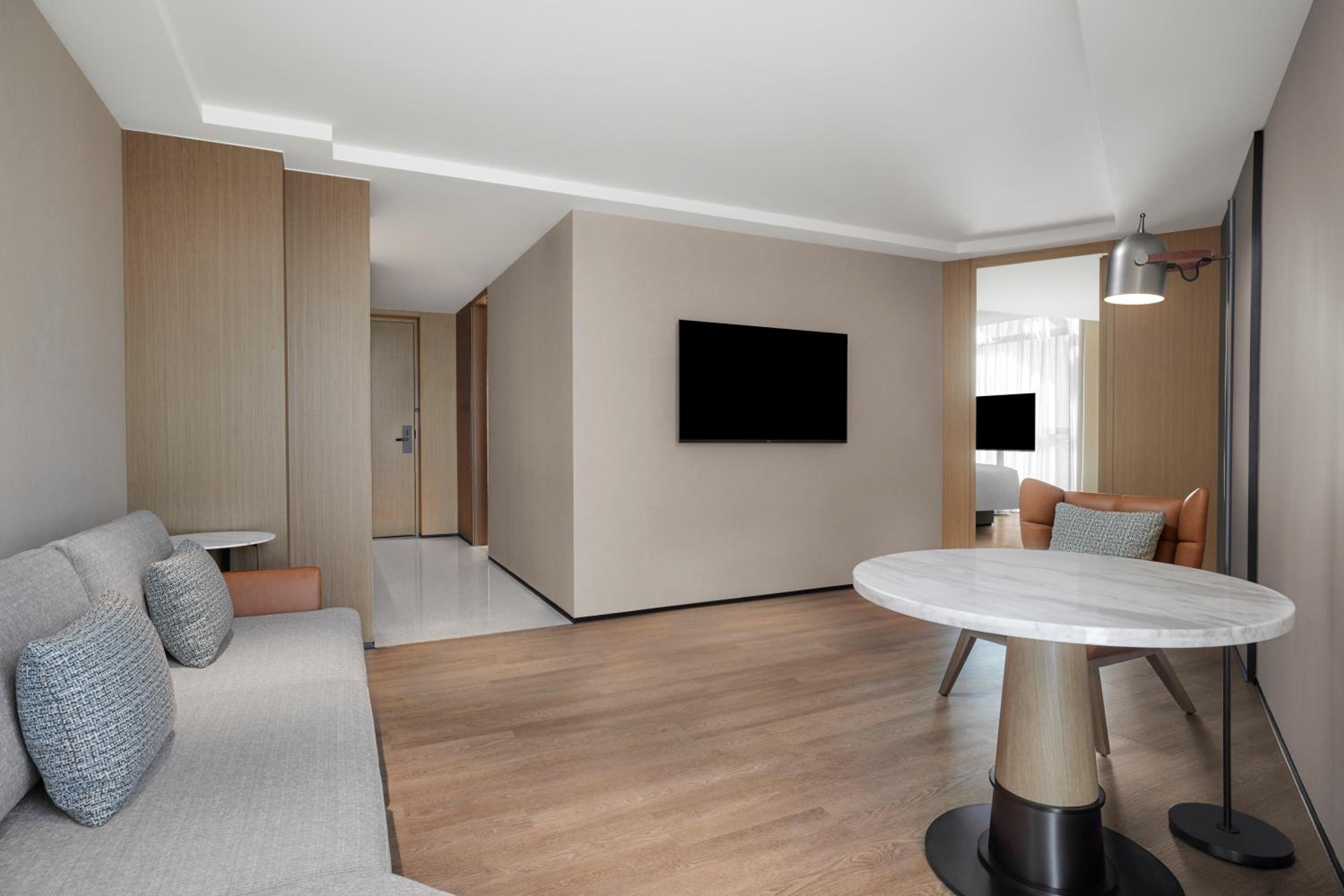 Superior King Suite with City View - Photo 1