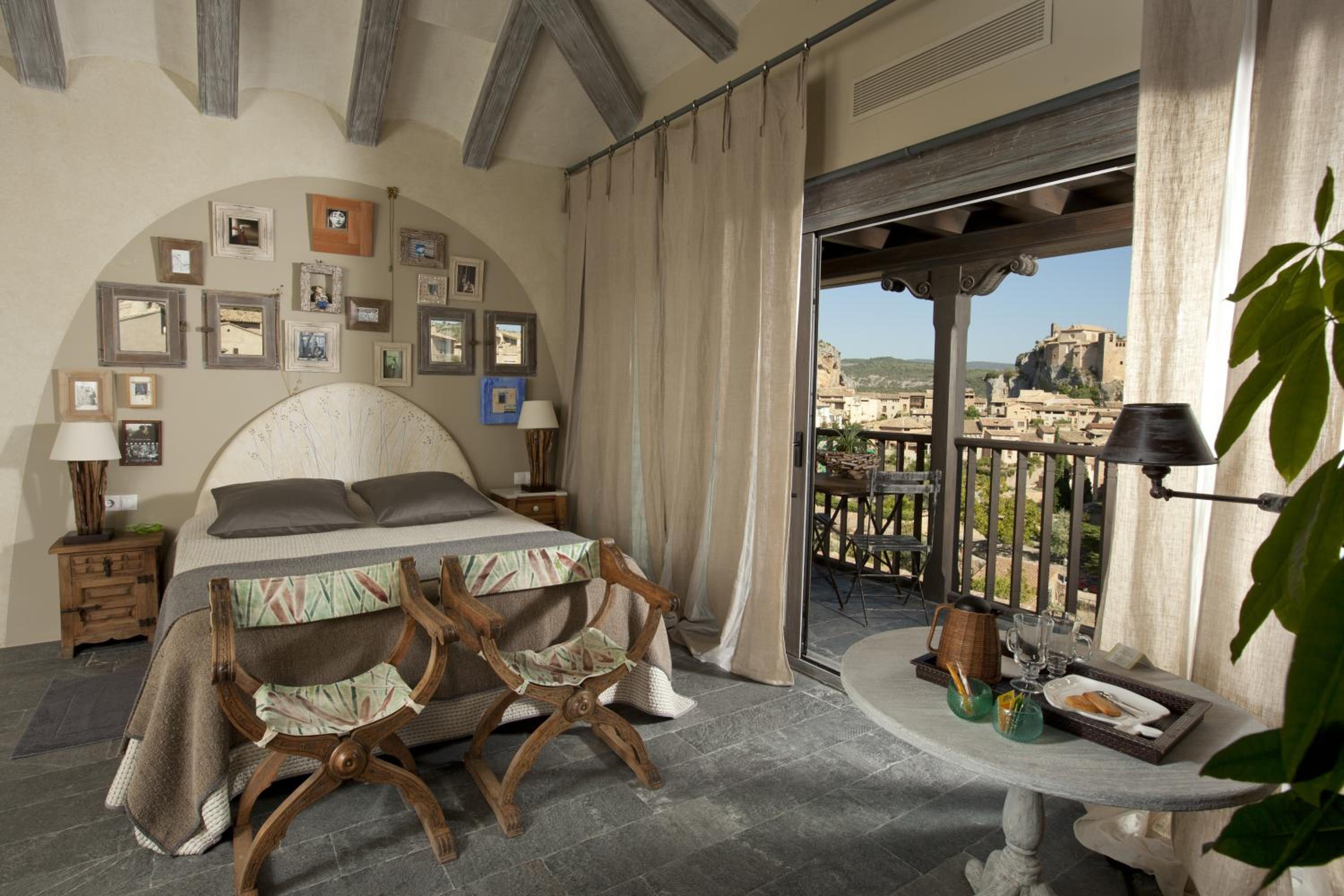 Suite - Photo 1