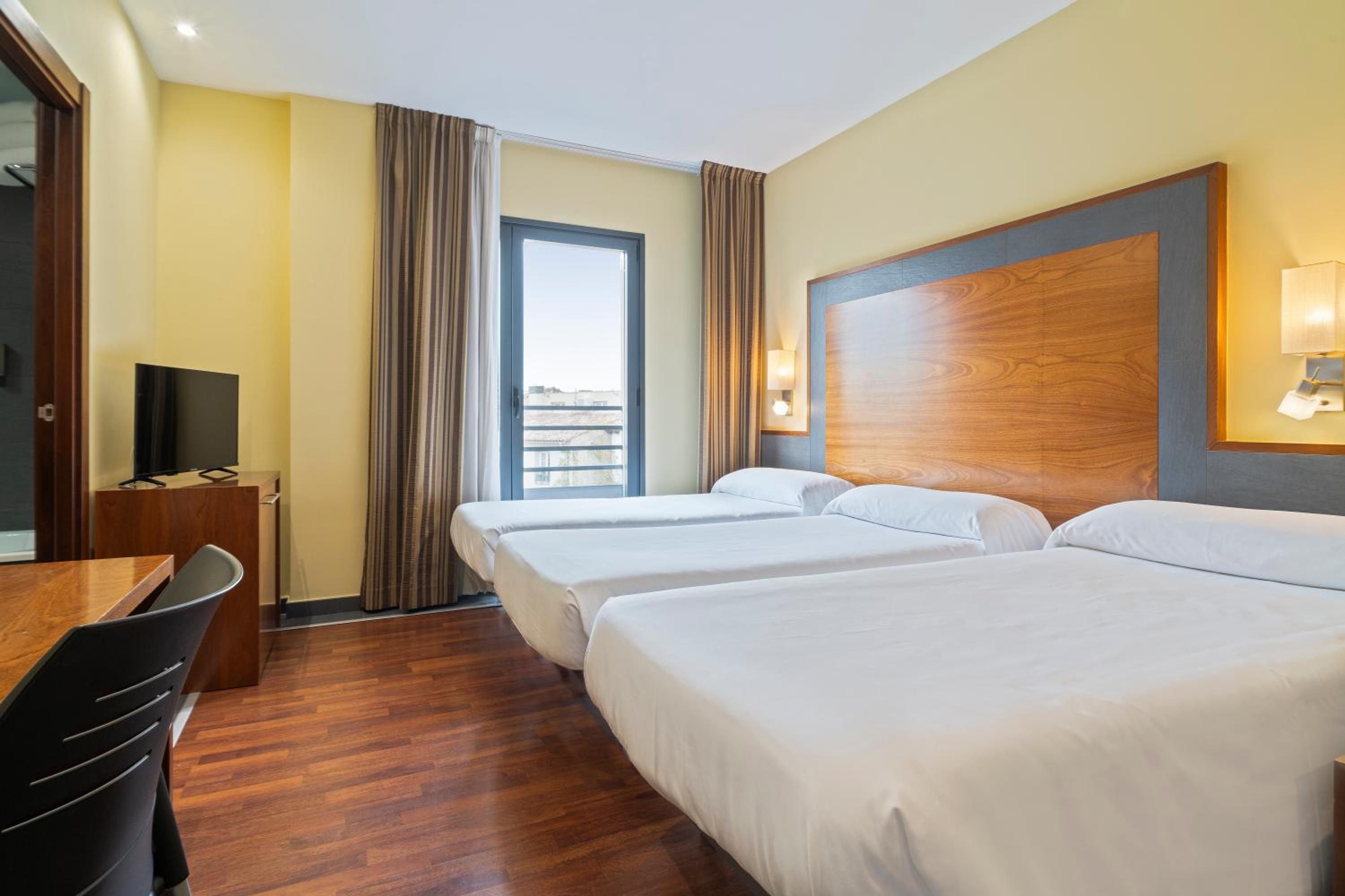 Double or Twin Room with Extra Bed - Photo 5