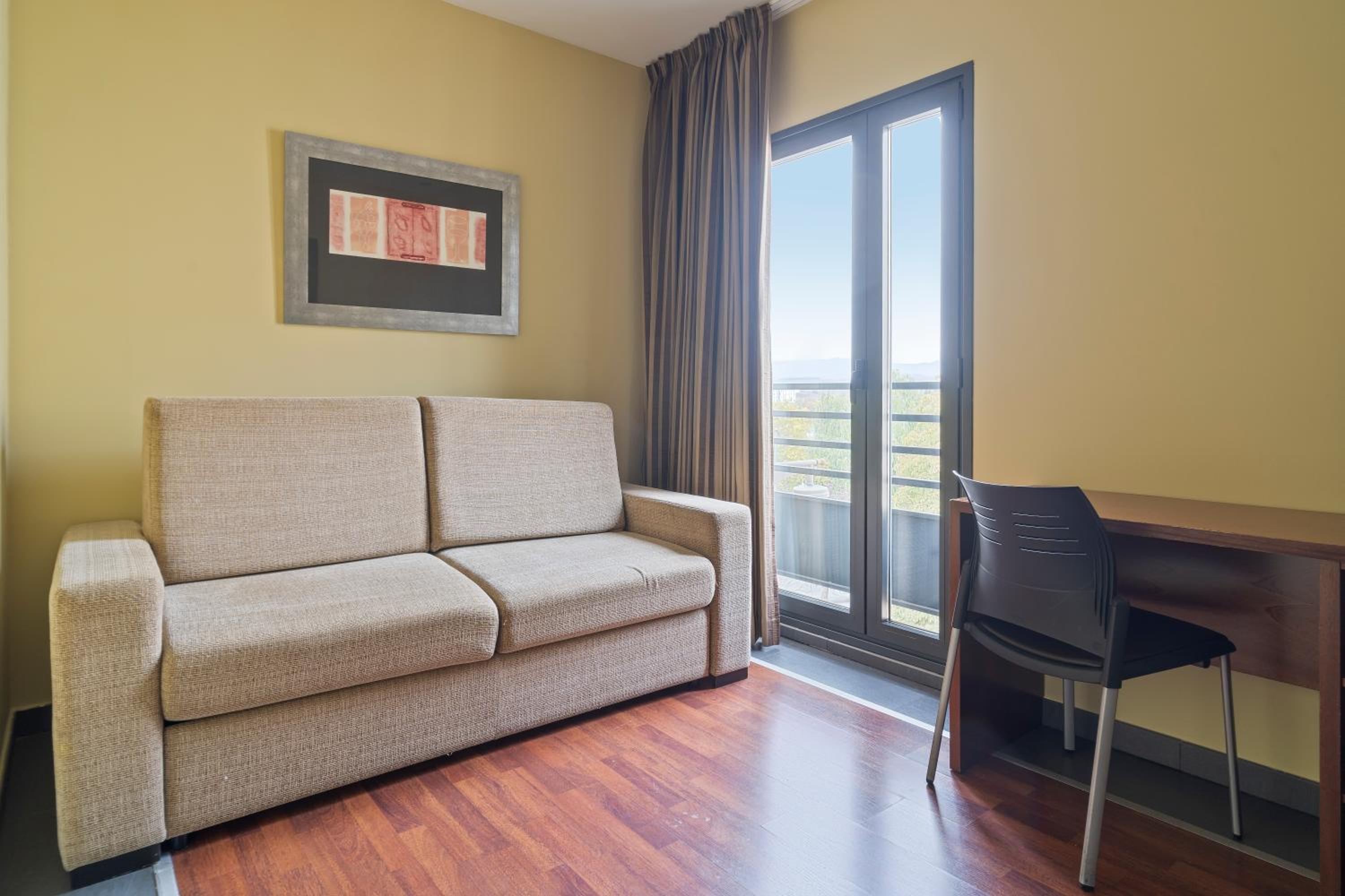 Family Room (2 Adults + 2 Children) photo 3