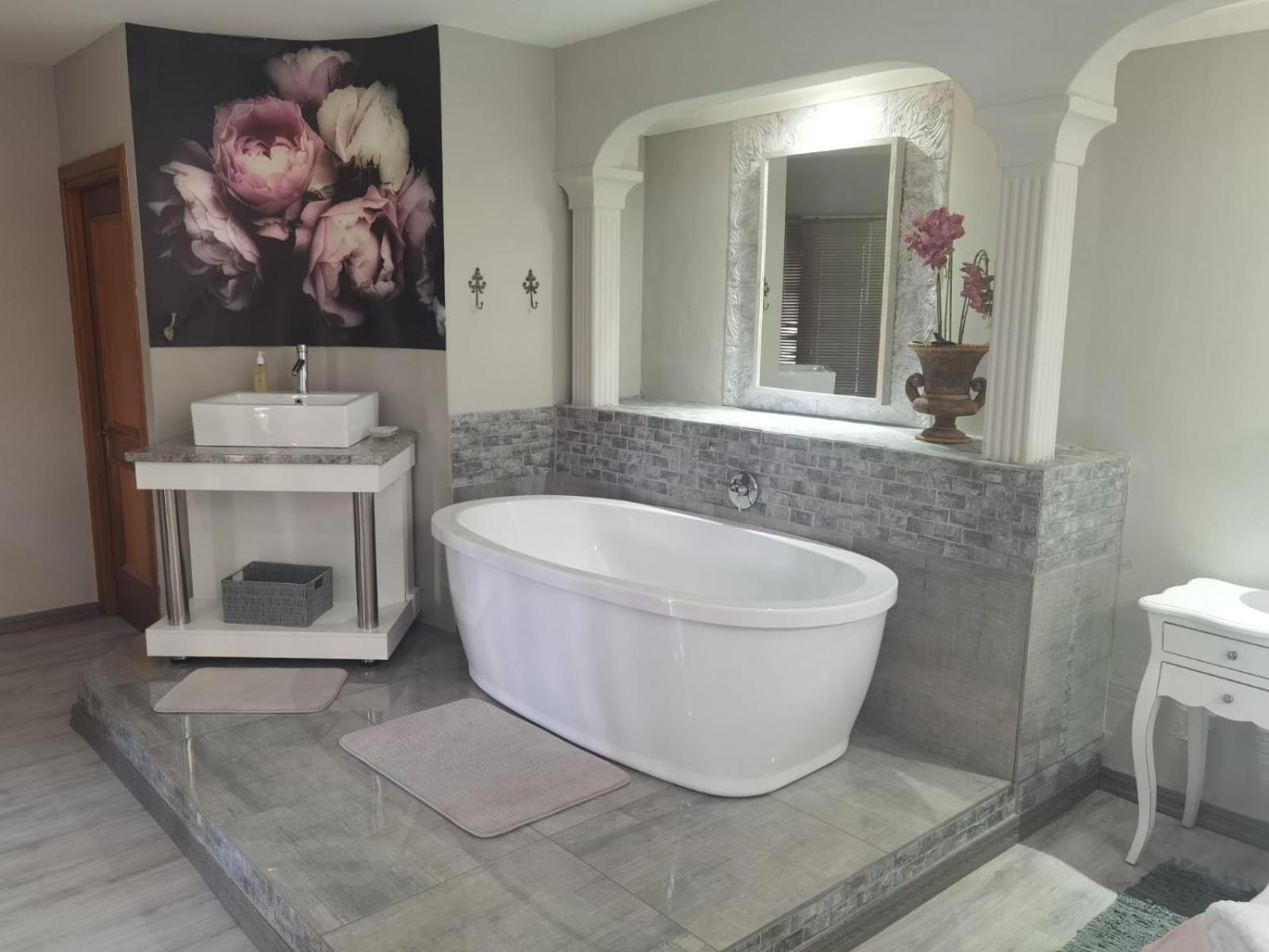 Deluxe Double or Twin Room with Pool Access - Photo 9