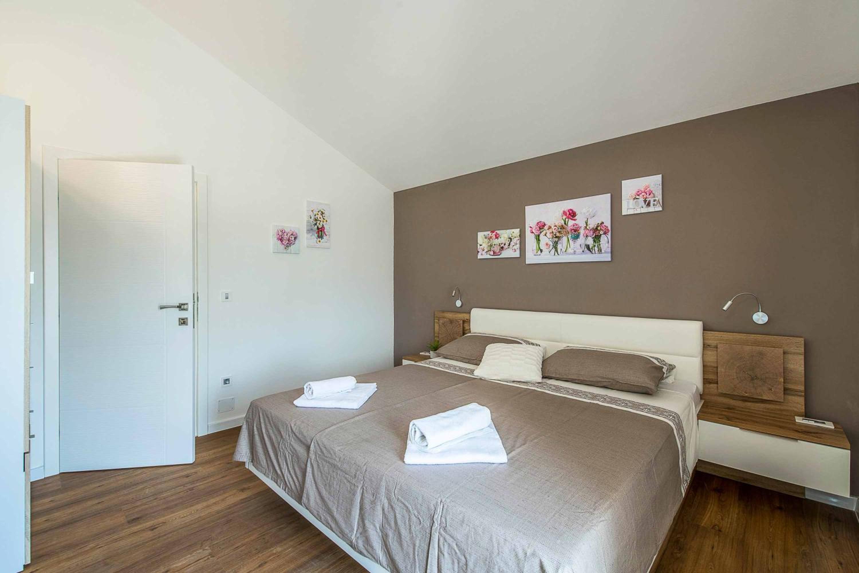 Four-Bedroom Villa photo 2