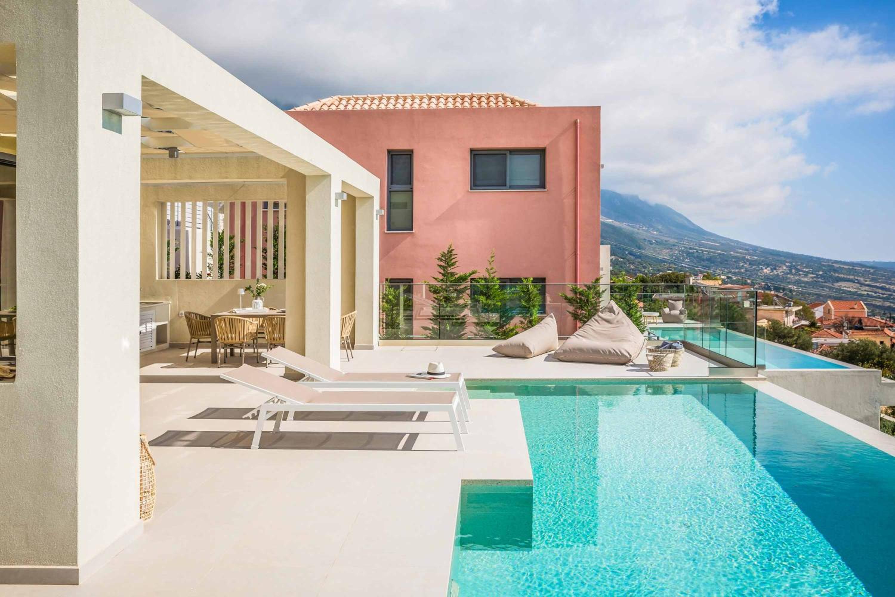 Villa photo 2