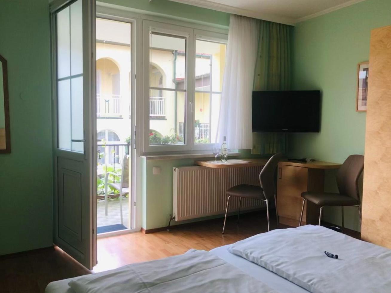 Deluxe Double Room with Balcony photo 3