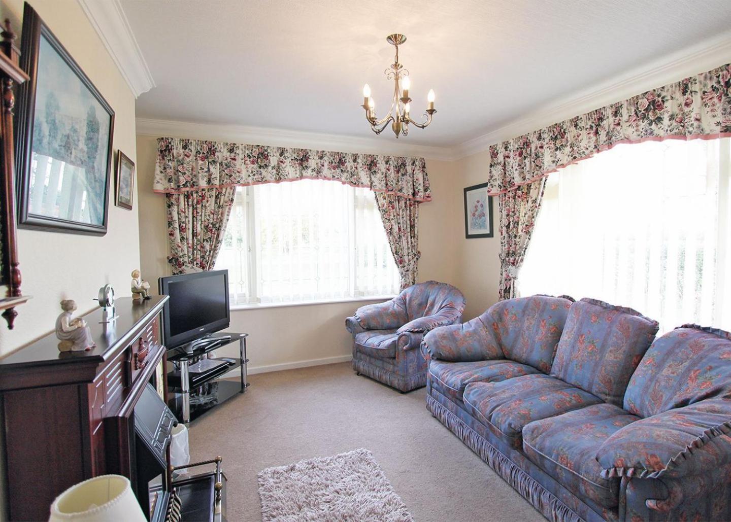 Three-Bedroom Mobile Home photo 3