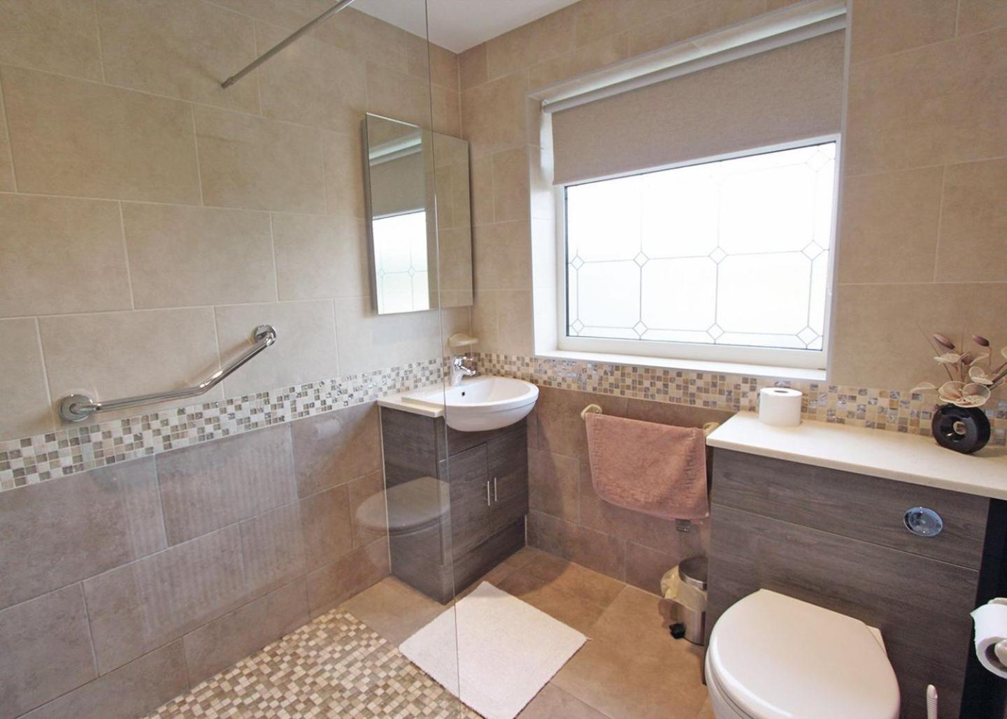 Holiday House 1 photo 2