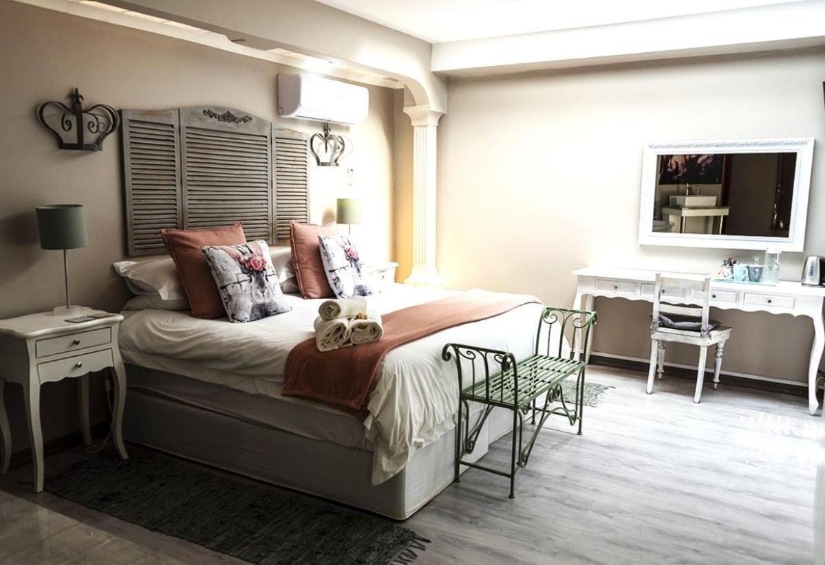 Deluxe Double or Twin Room with Pool Access - Photo 5