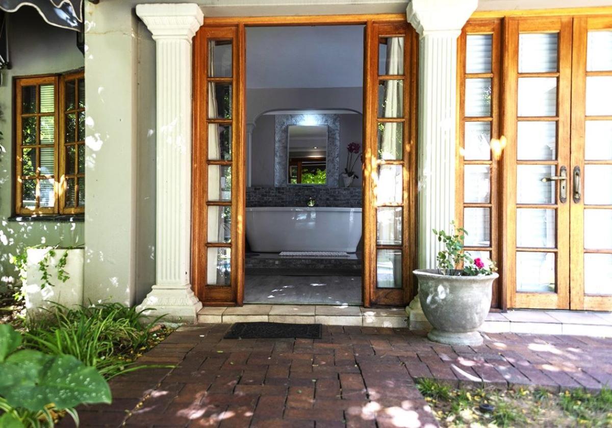 Deluxe Double or Twin Room with Pool Access - Photo 8