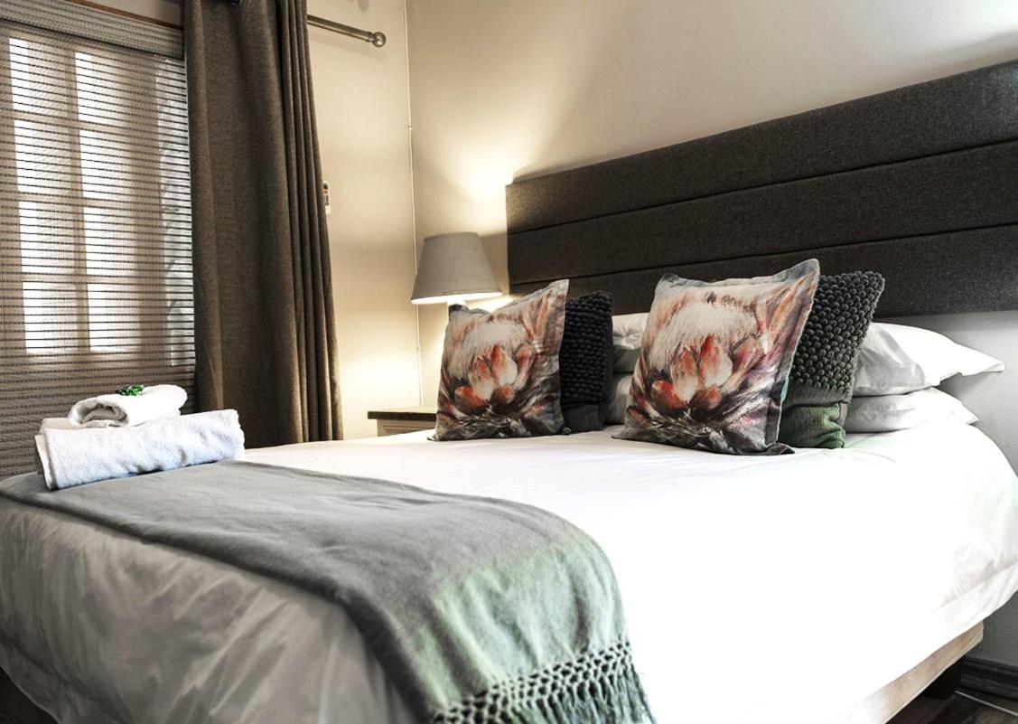 Deluxe Queen Room - Photo 2