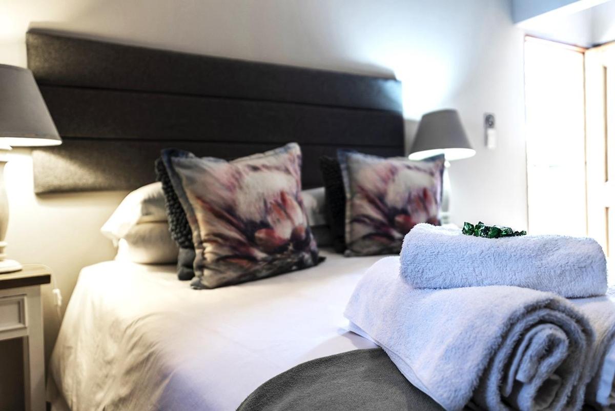 Deluxe Queen Room - Photo 7
