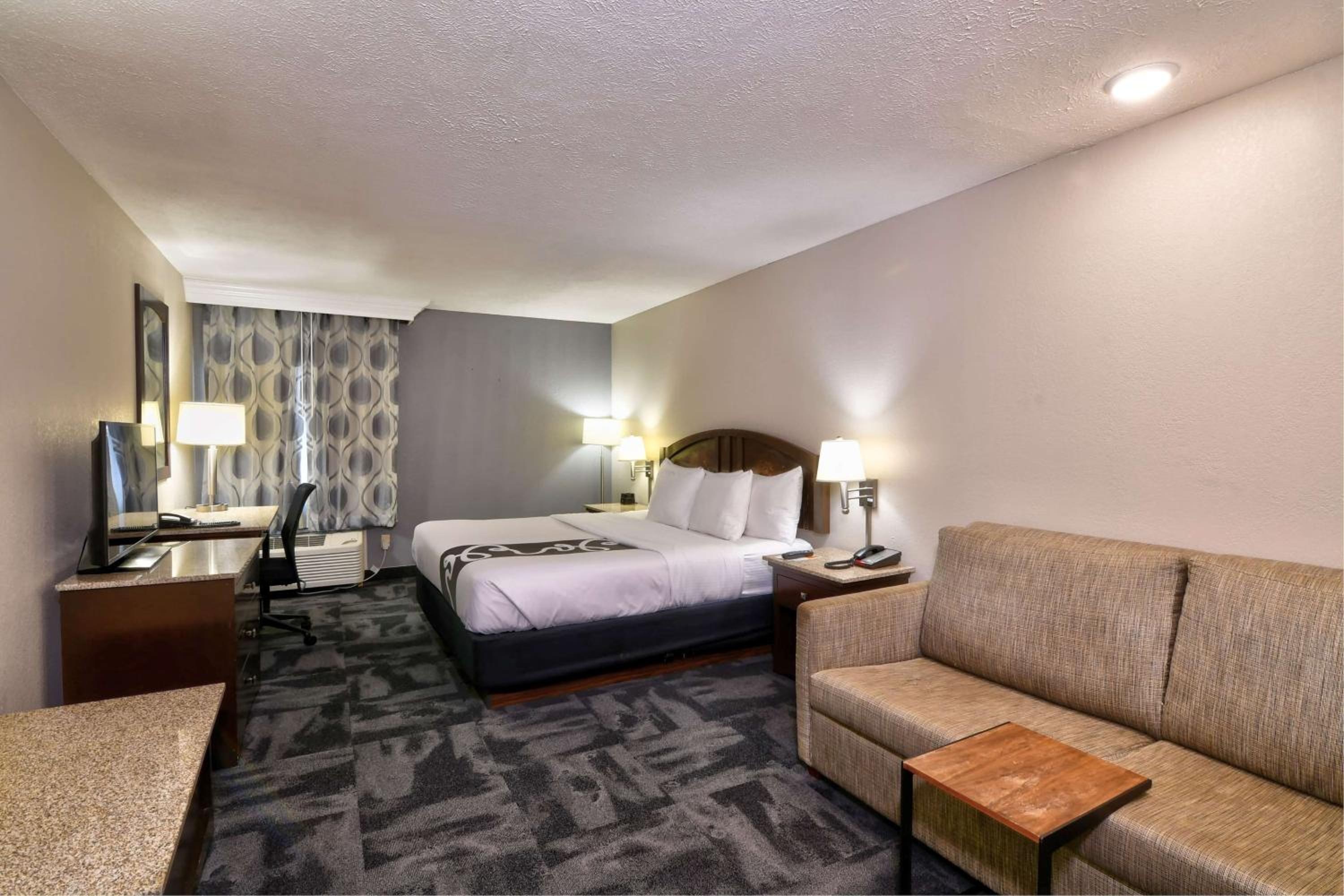 Executive King Room - Non-Smoking - Photo 1