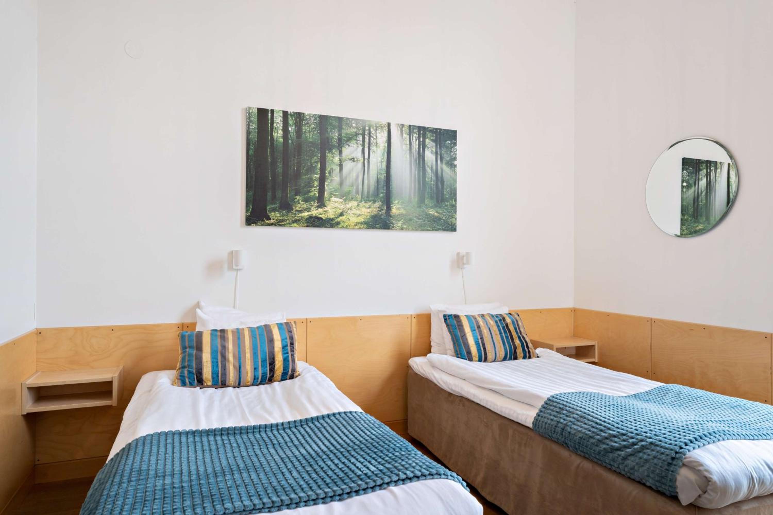 Classic Twin Room with Balcony - Non-Smoking photo 3