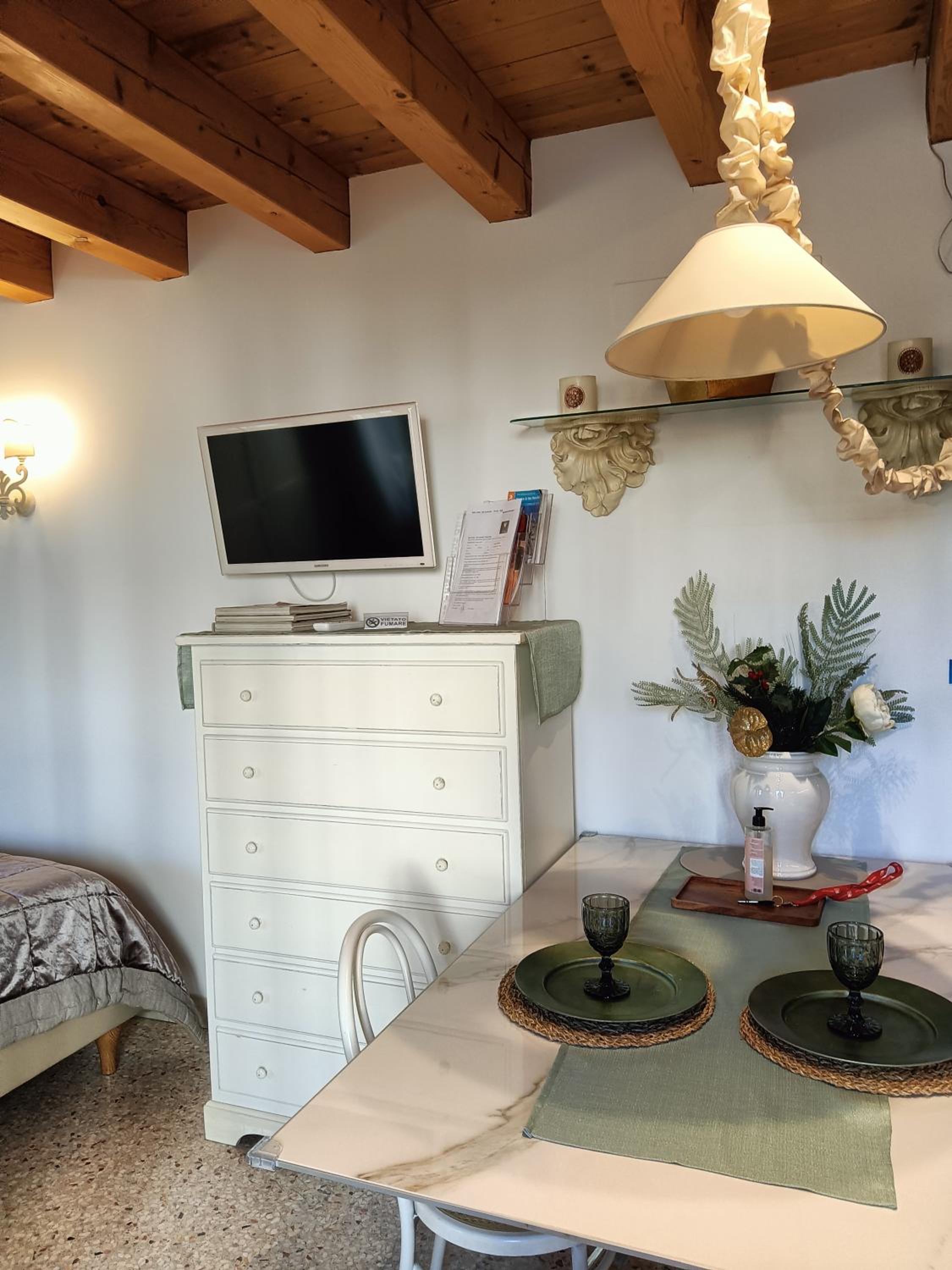 Studio Apartment - Photo 17