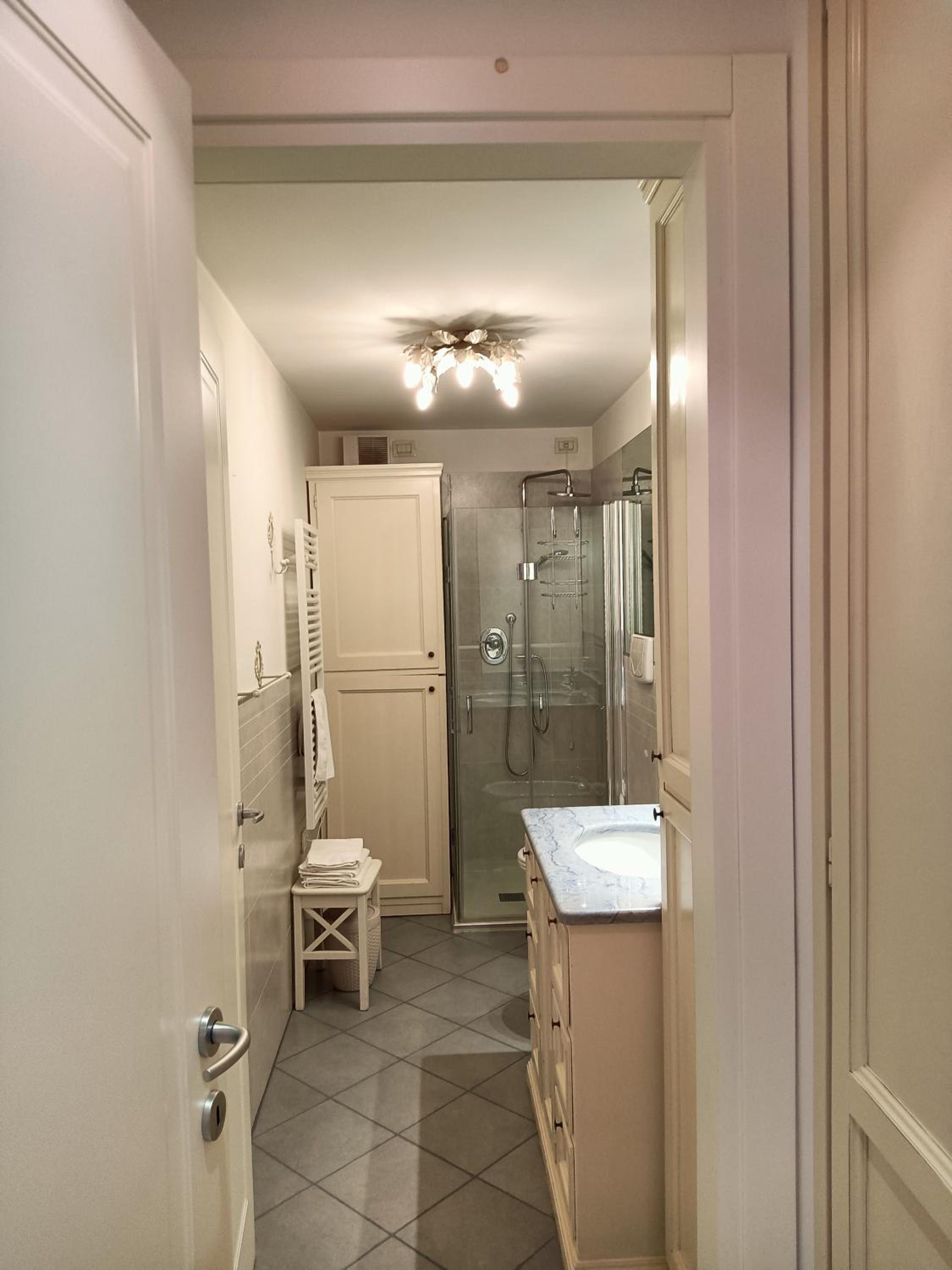 Studio Apartment - Photo 25