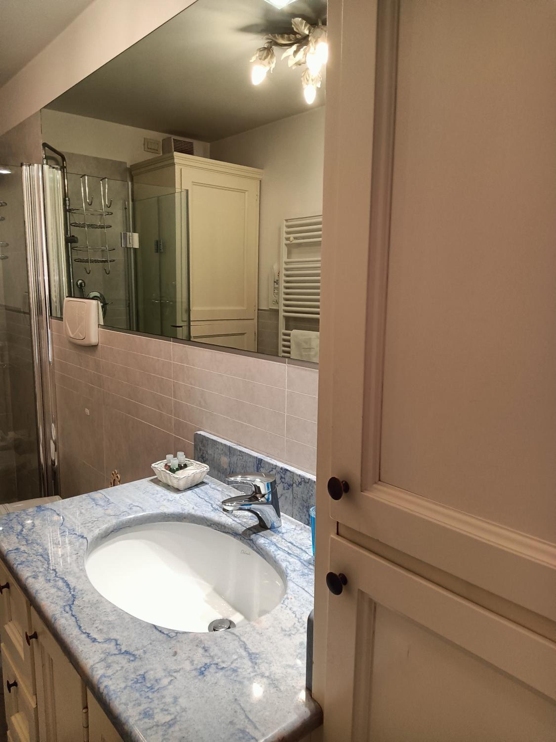 Studio Apartment - Photo 26