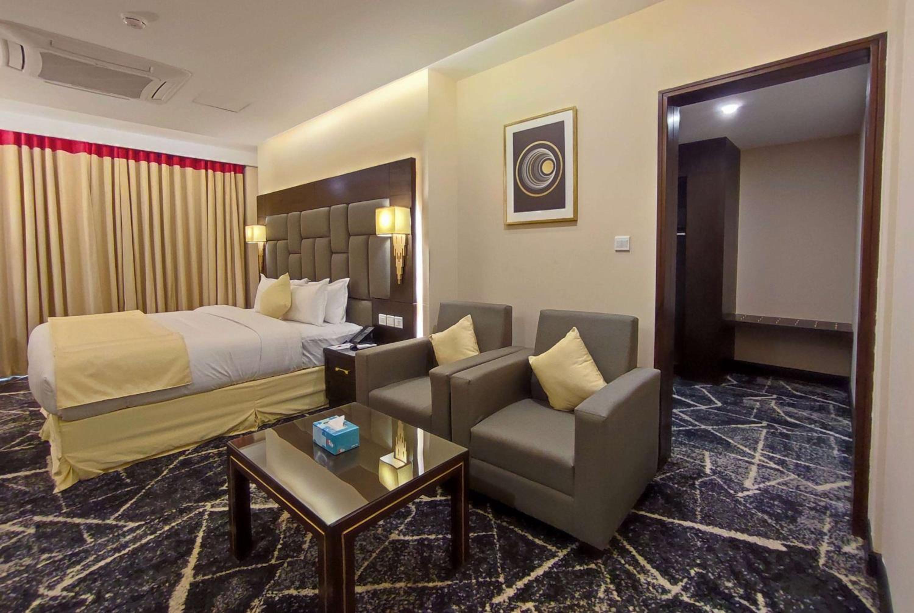 Family Suite with Pine View - Photo 3
