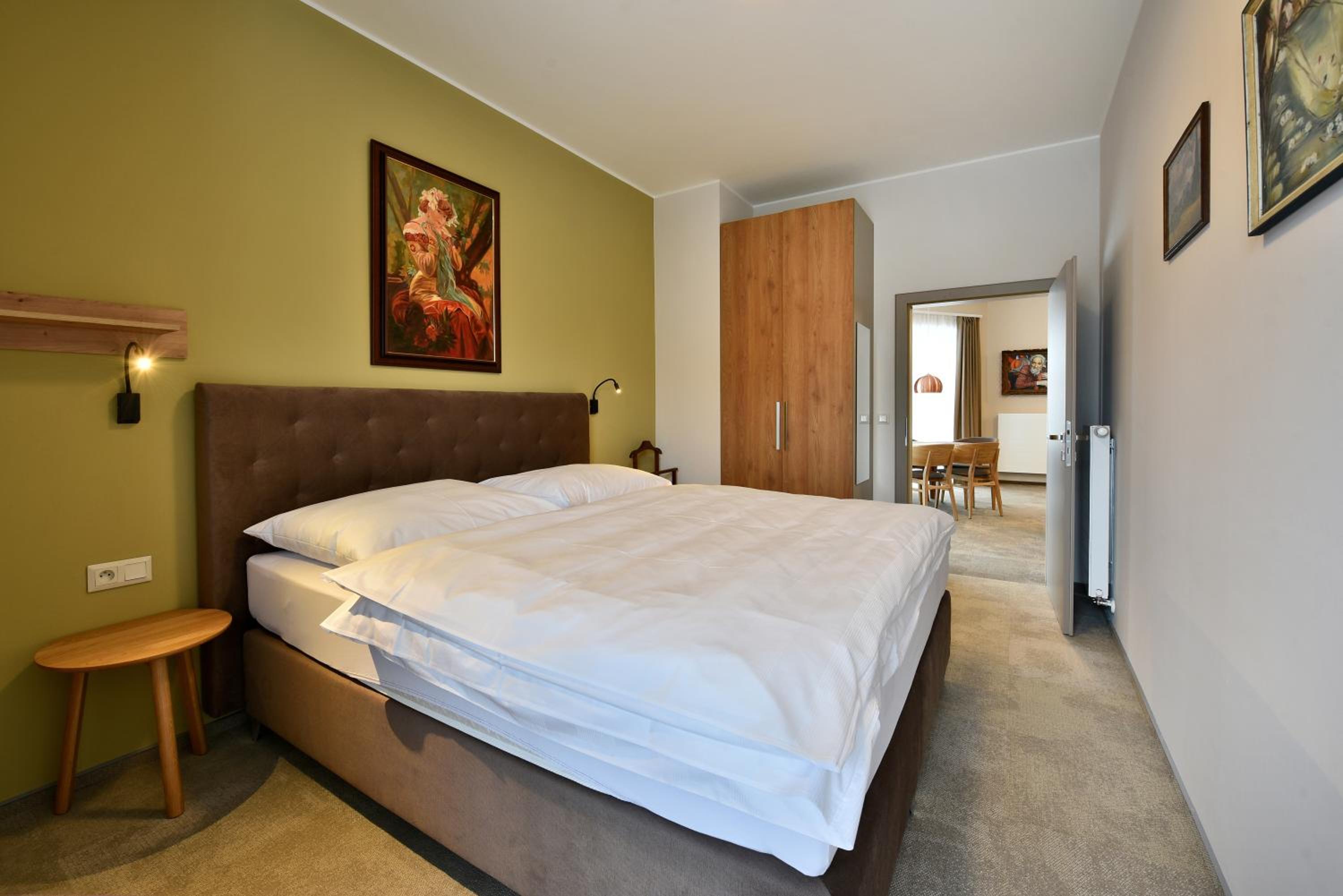 Two-Bedroom Apartment - Photo 2