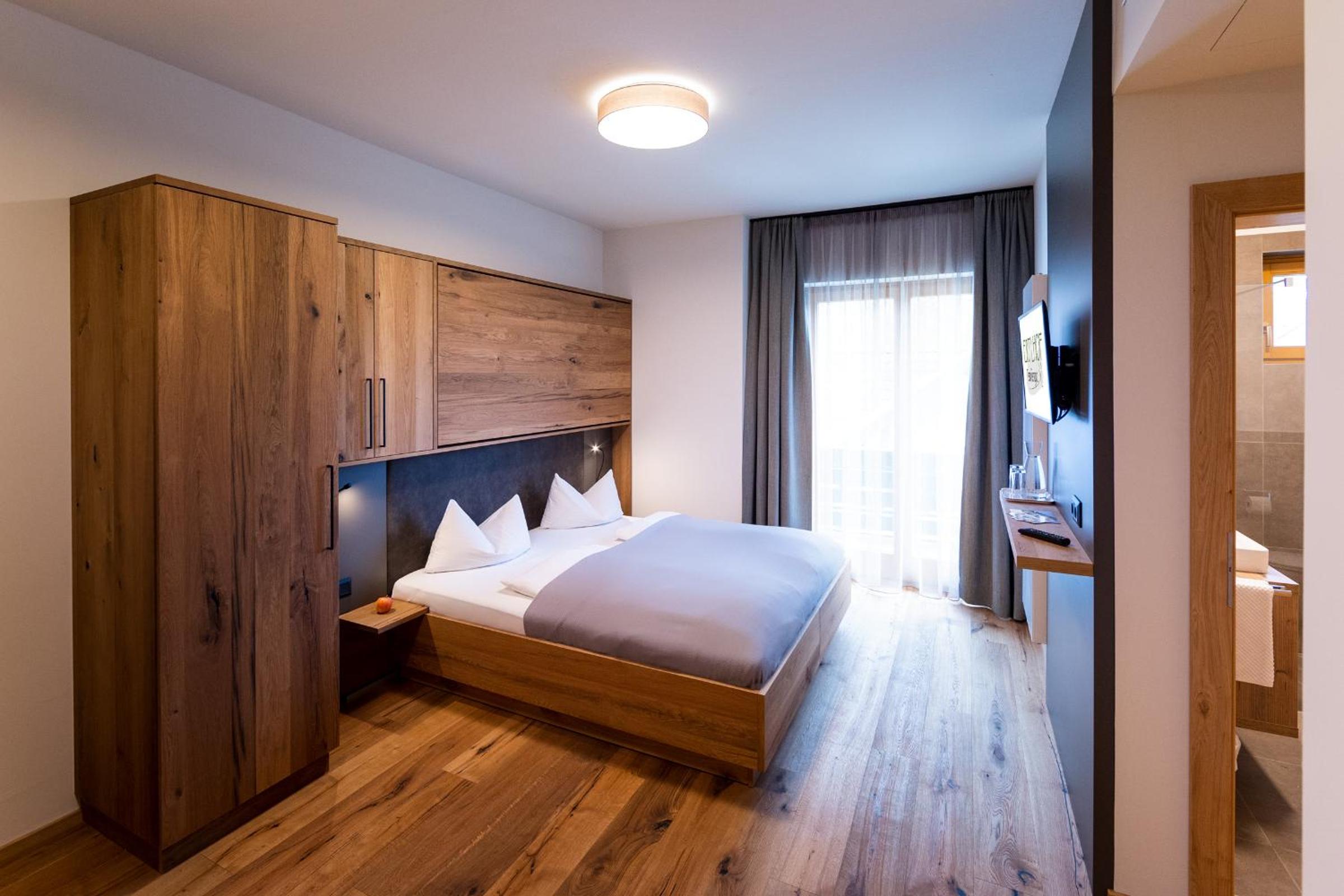 Deluxe Room - Photo 4