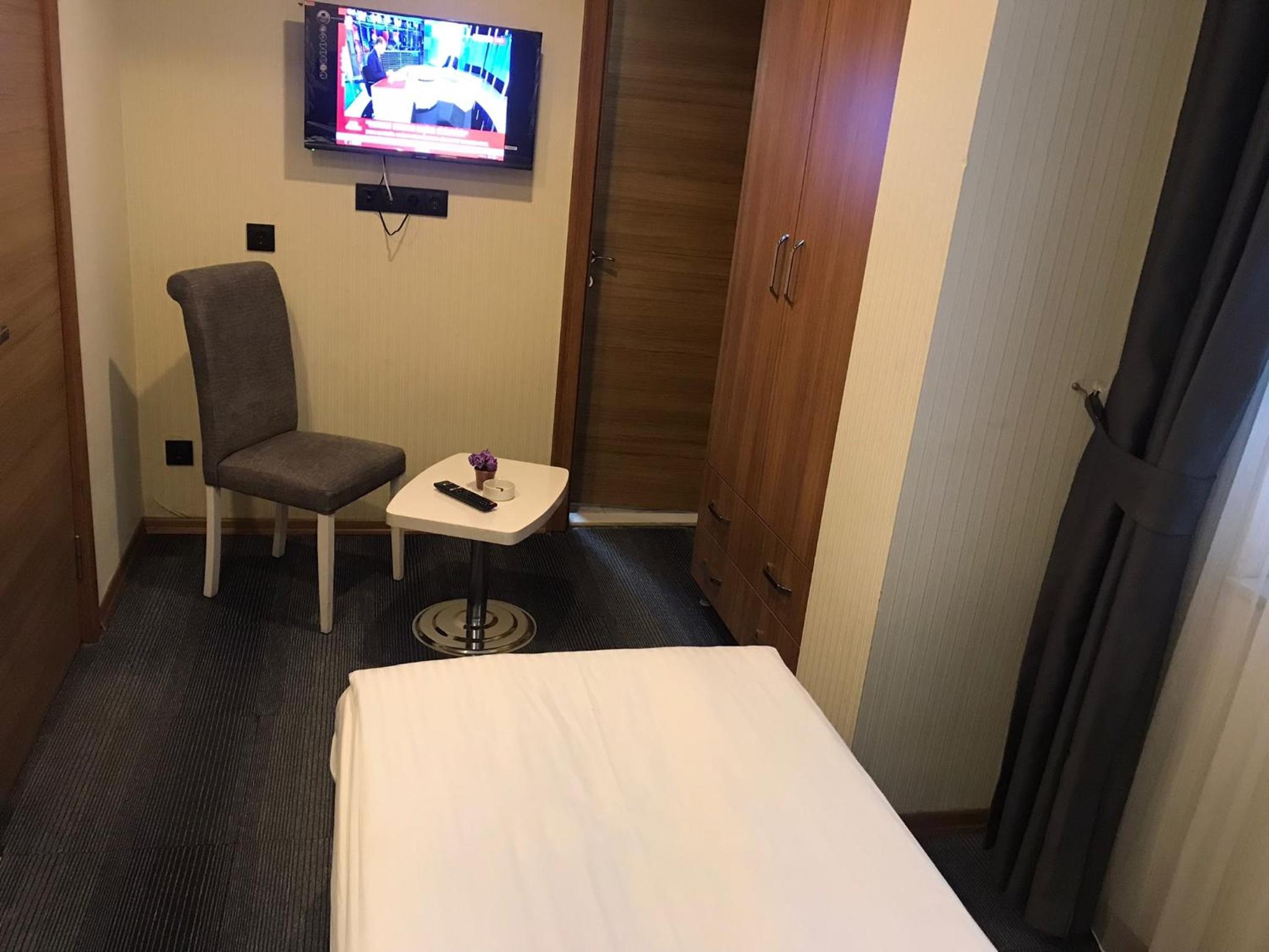 Small Single Room photo 2