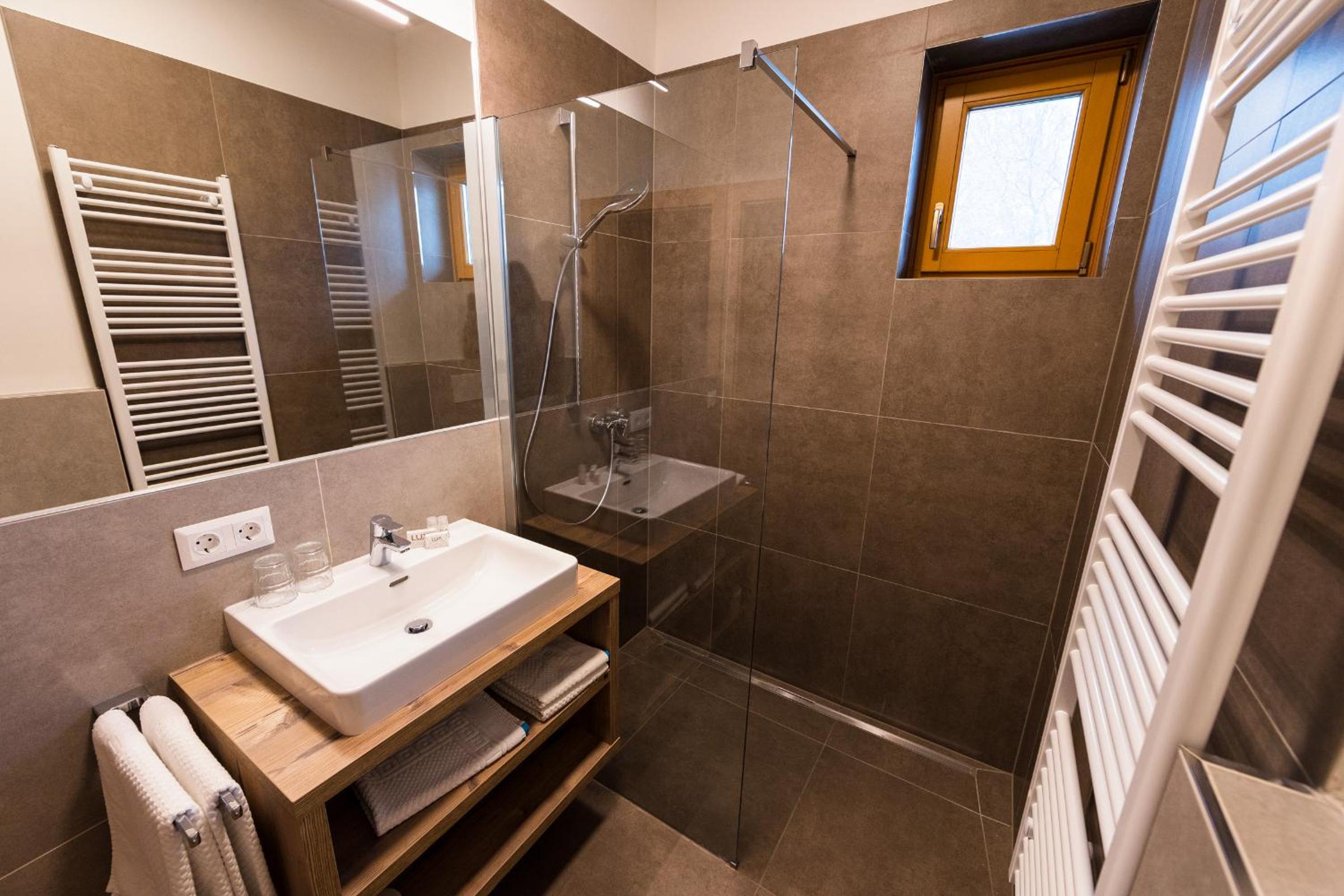 Deluxe Room - Photo 7