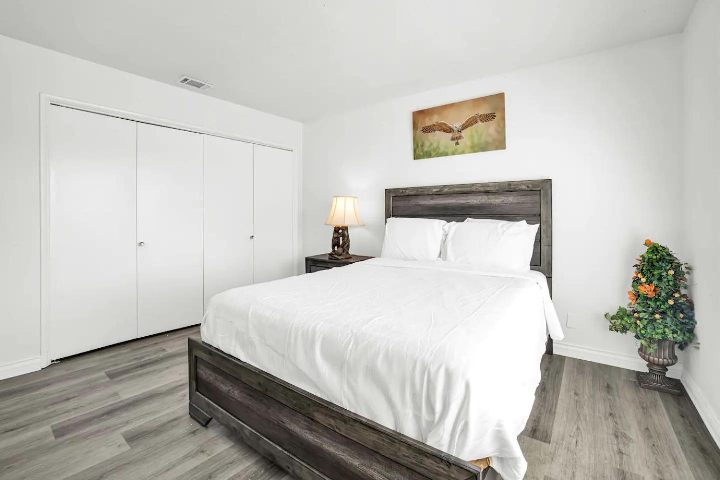 Five-Bedroom House photo 1