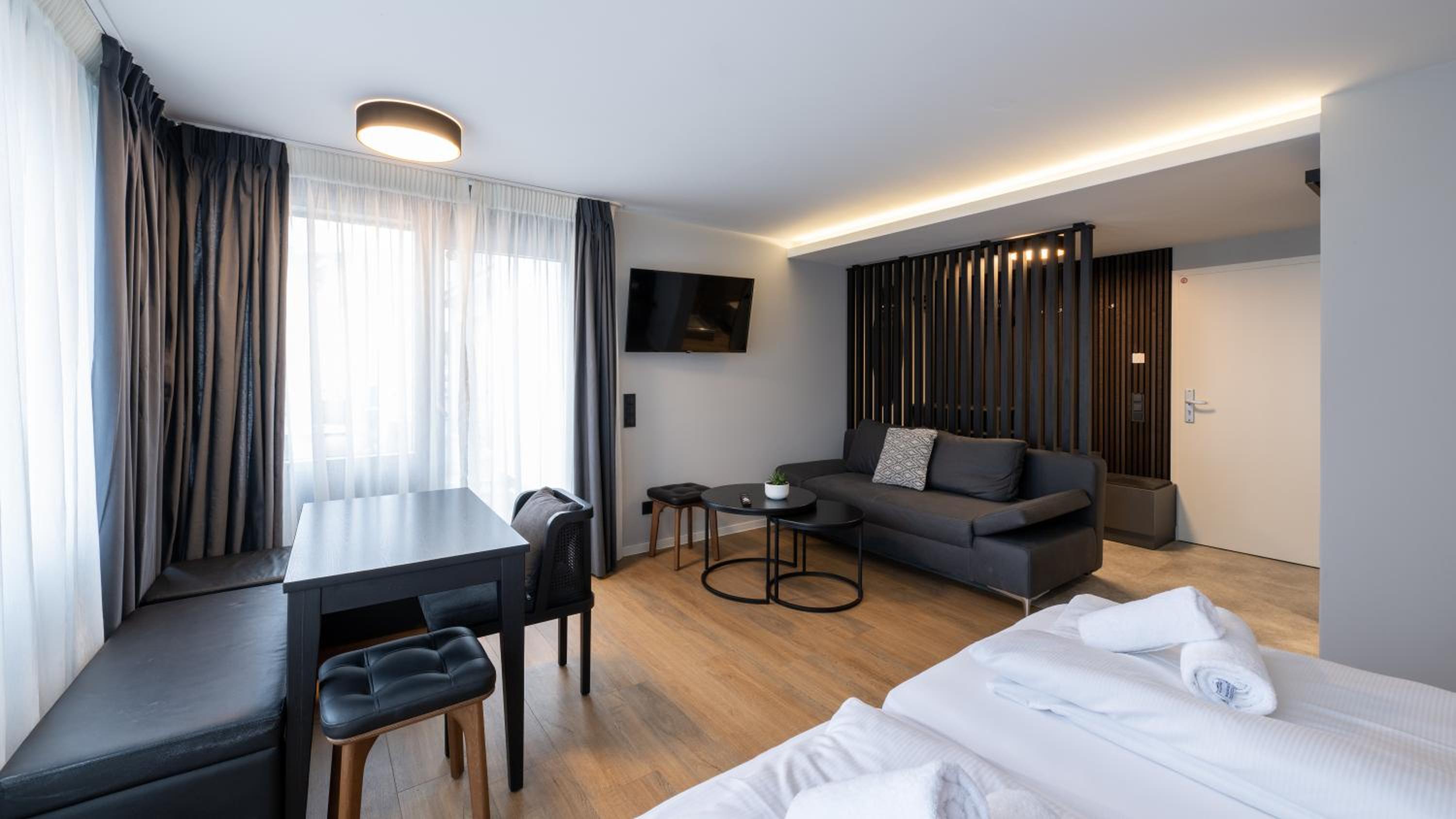 Deluxe Room - Photo 1