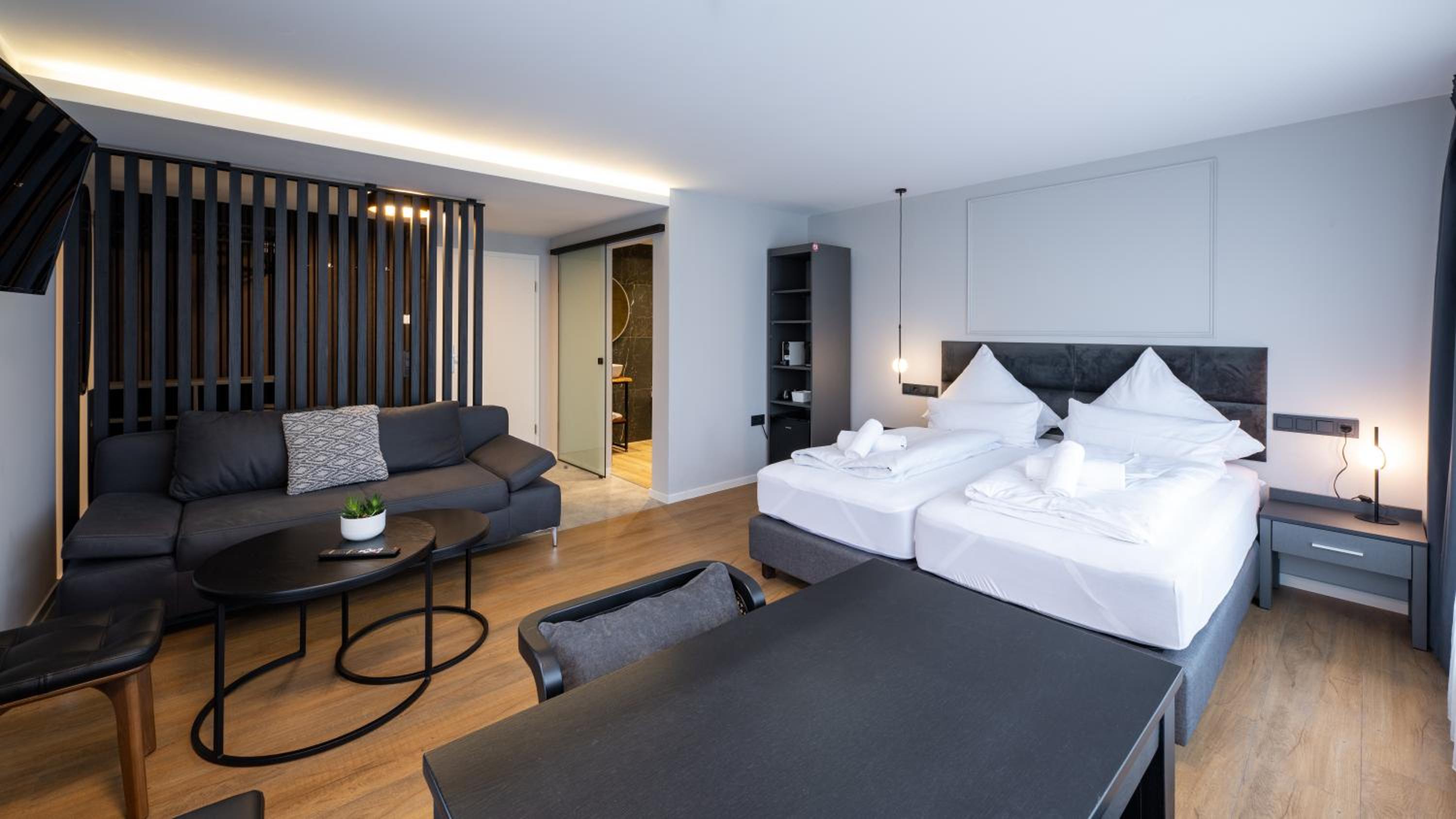 Deluxe Room - Photo 4