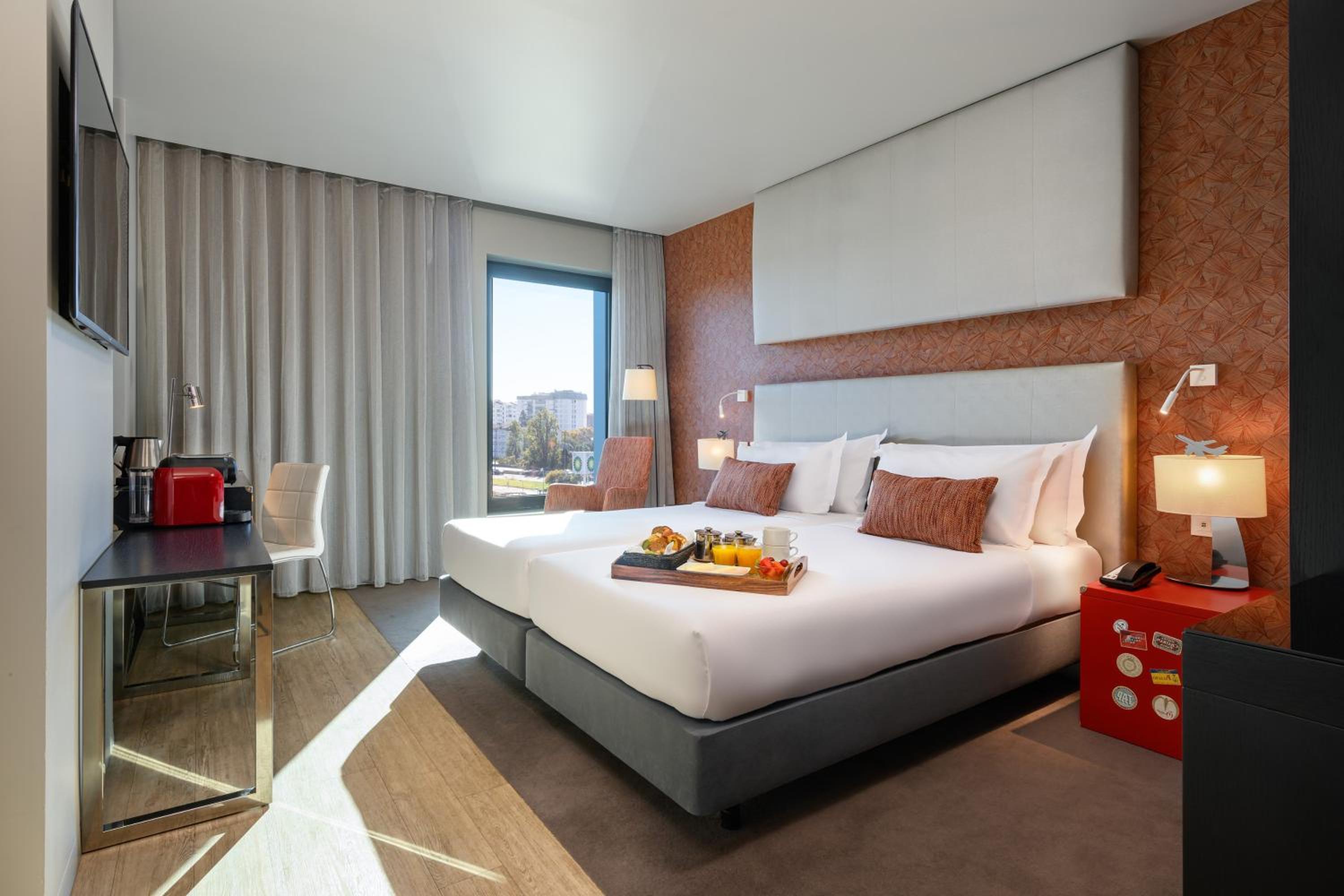 Classic Double Or Twin Room With City View
