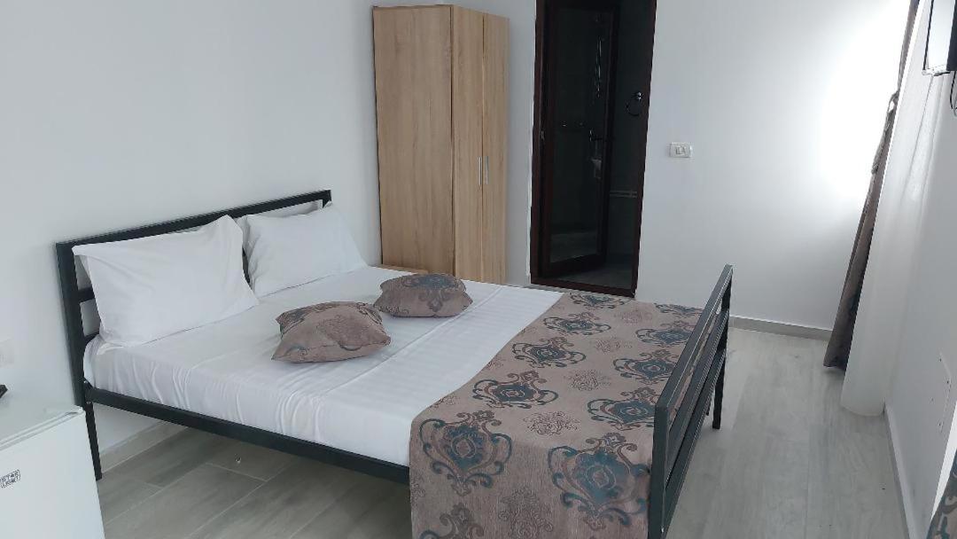 Double Room with Balcony - Photo 4