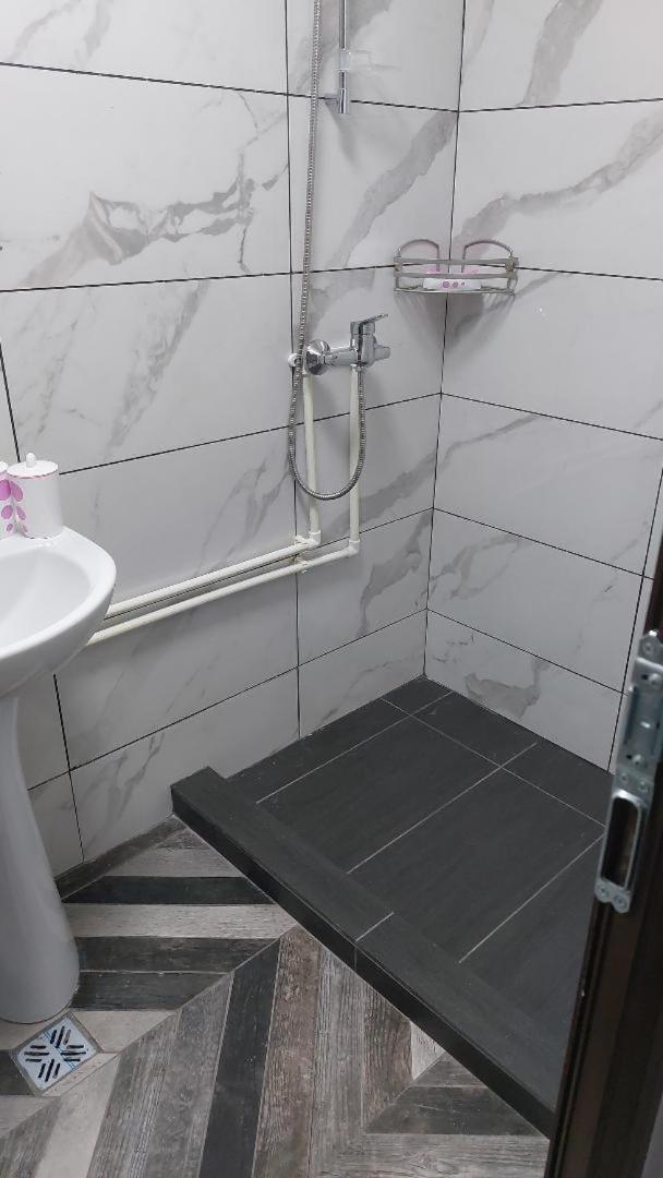 Double Room with Private Bathroom - Photo 2