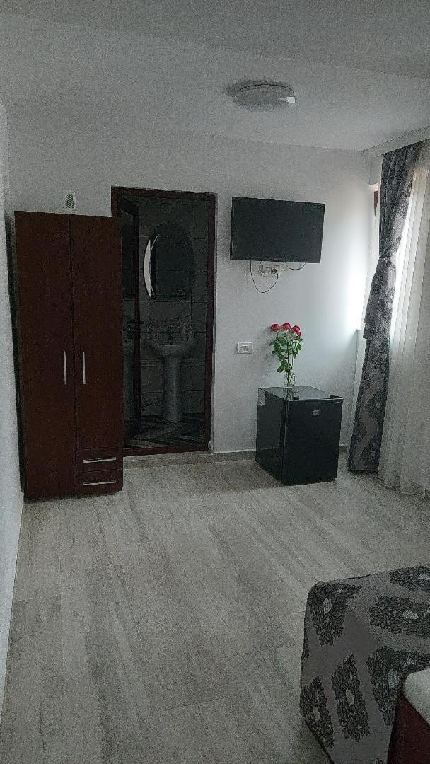 Double Room with Private Bathroom - Photo 3