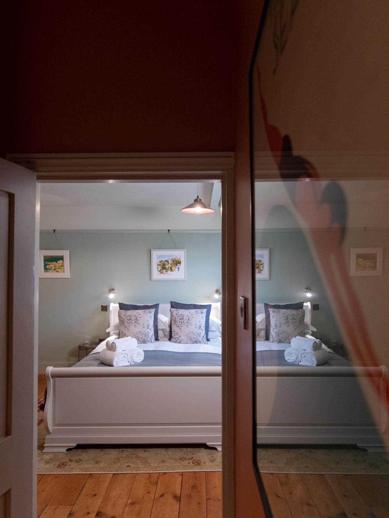 Deluxe Double Room with Bath photo 2